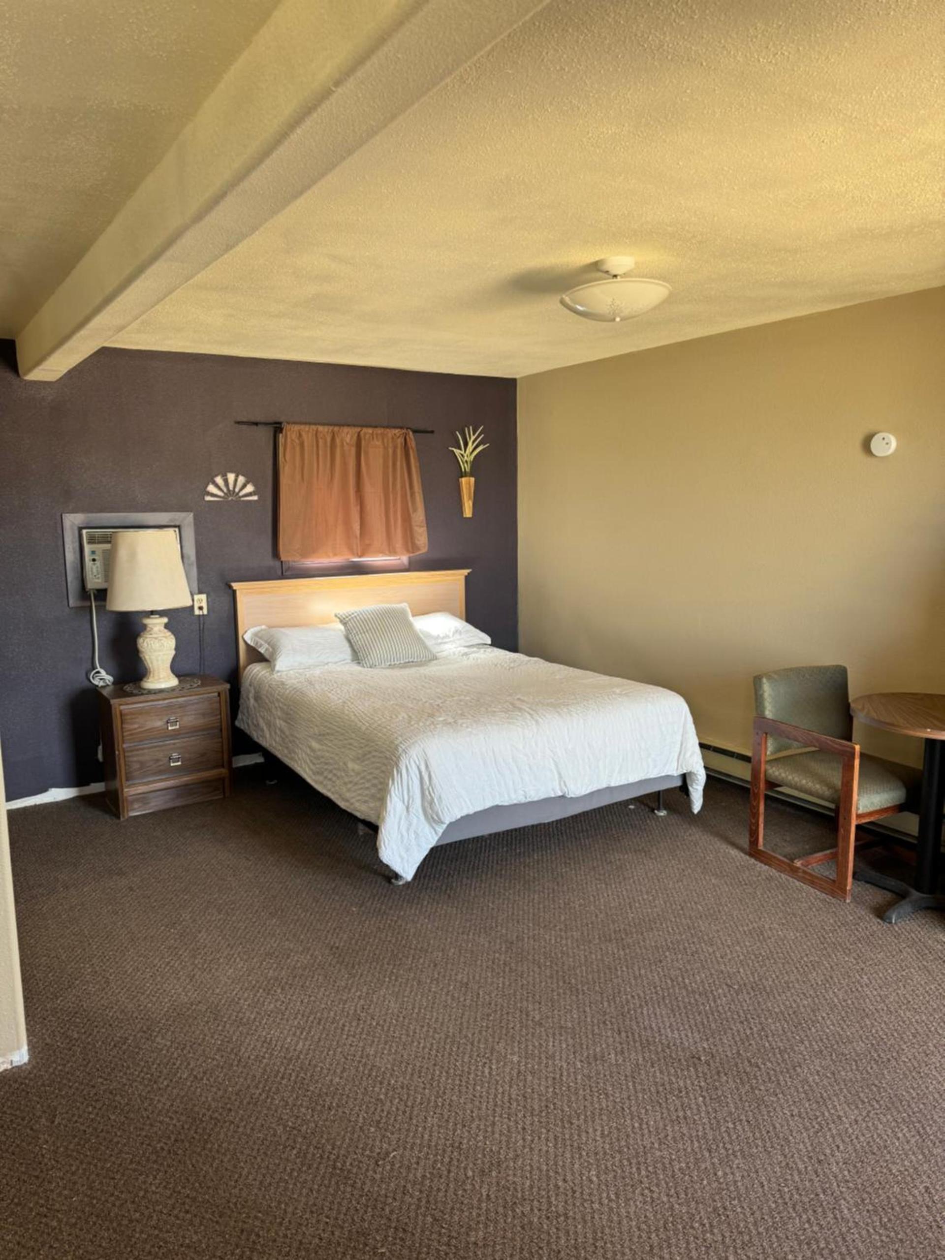 Rustic Lodge photo 2