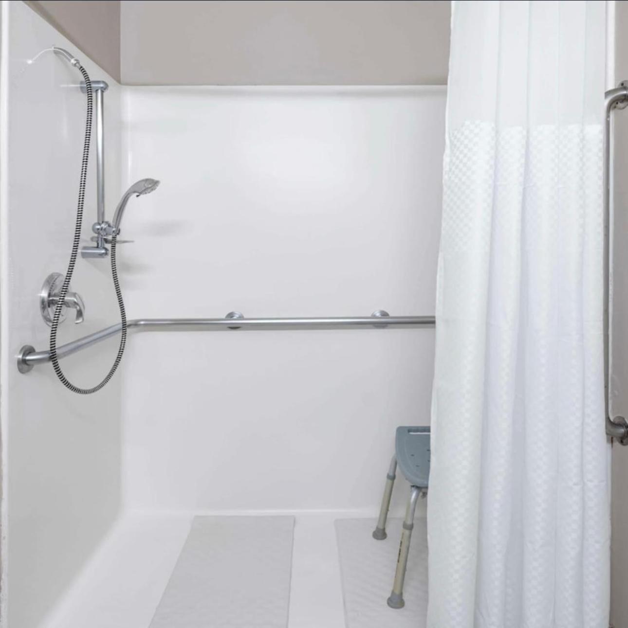 Baymont by Wyndham Gurnee photo 47