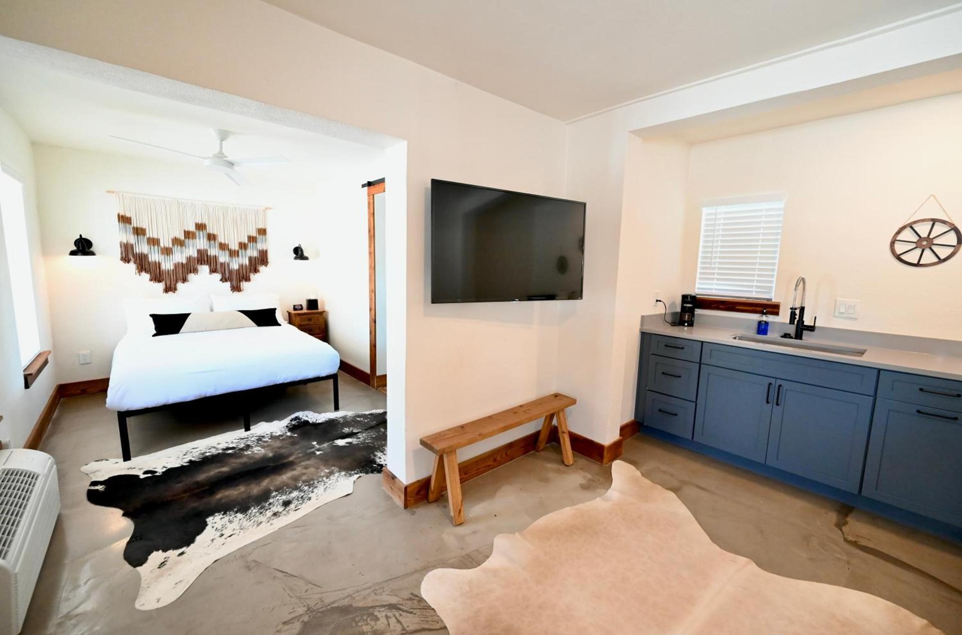 Blanco County Inn & Guesthouses photo 41