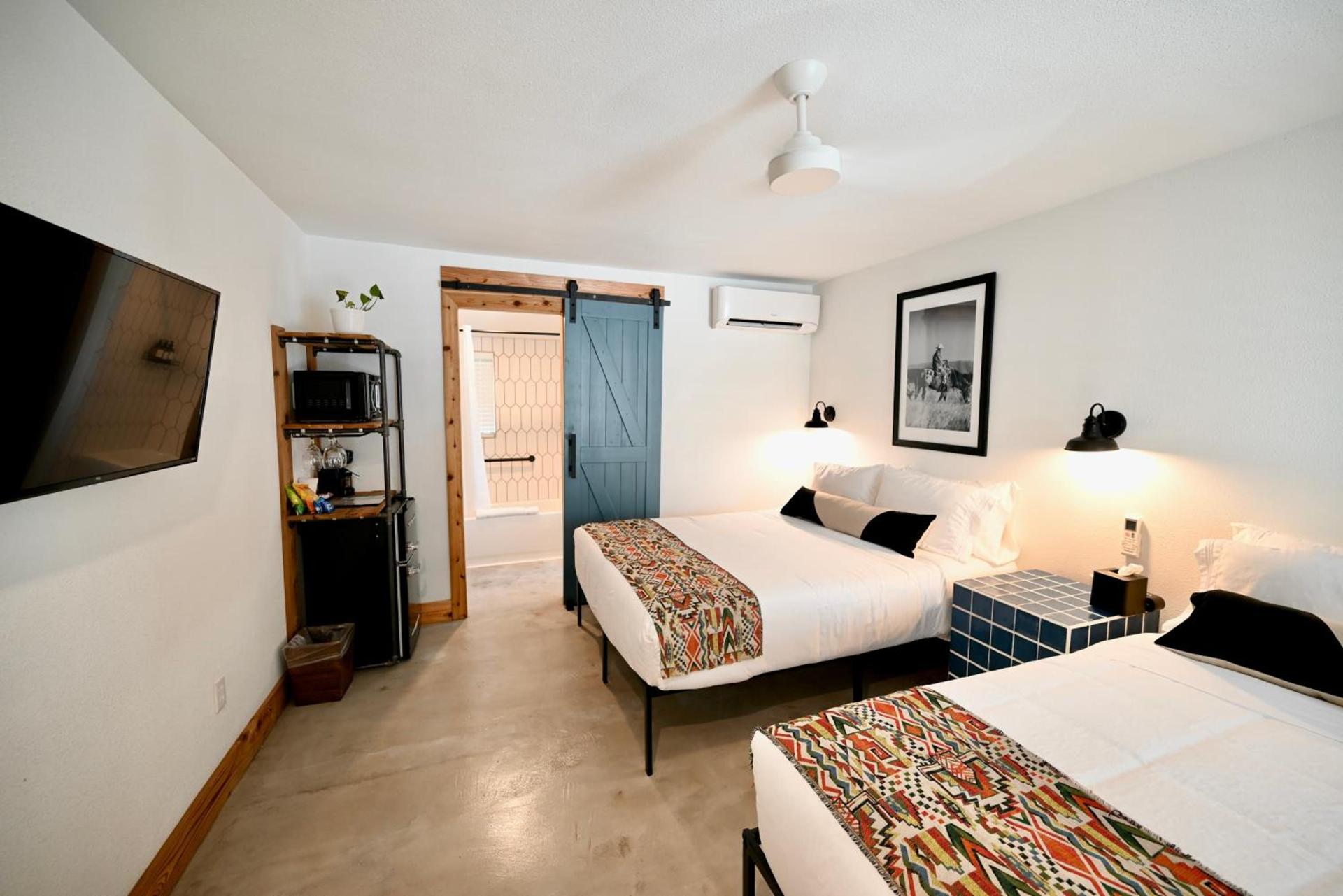 Blanco County Inn & Guesthouses photo 43