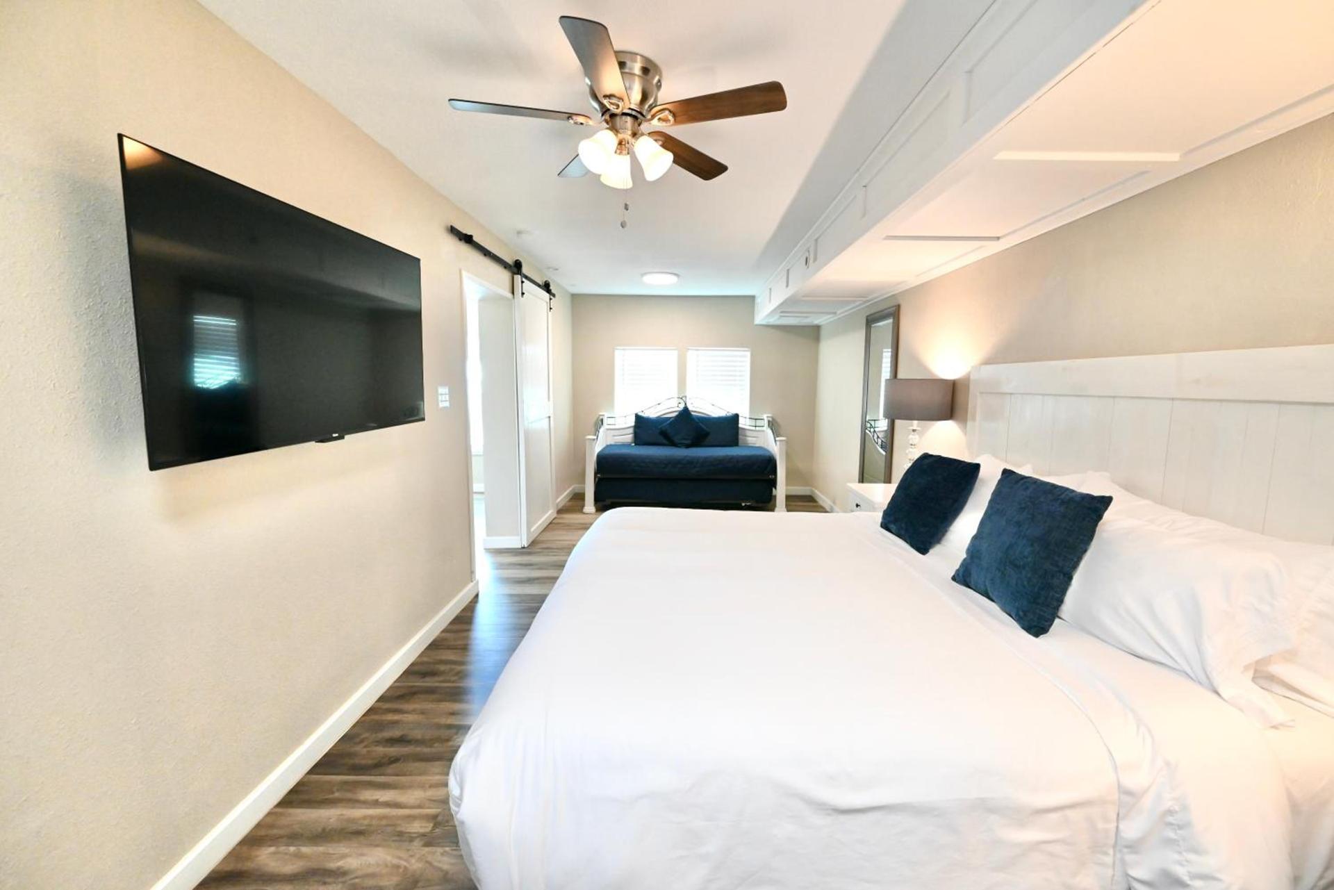 Blanco County Inn & Guesthouses photo 24