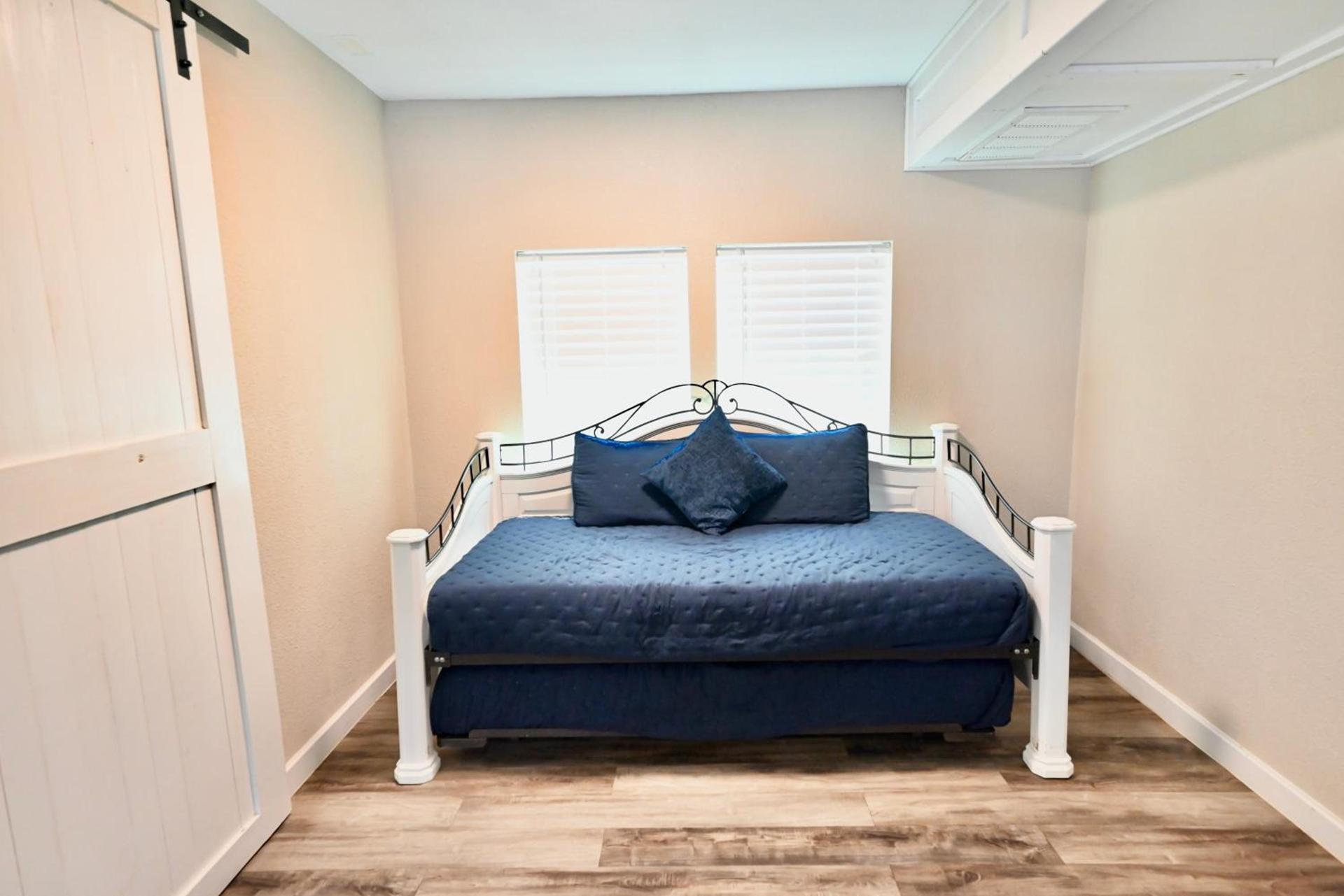 Blanco County Inn & Guesthouses photo 23