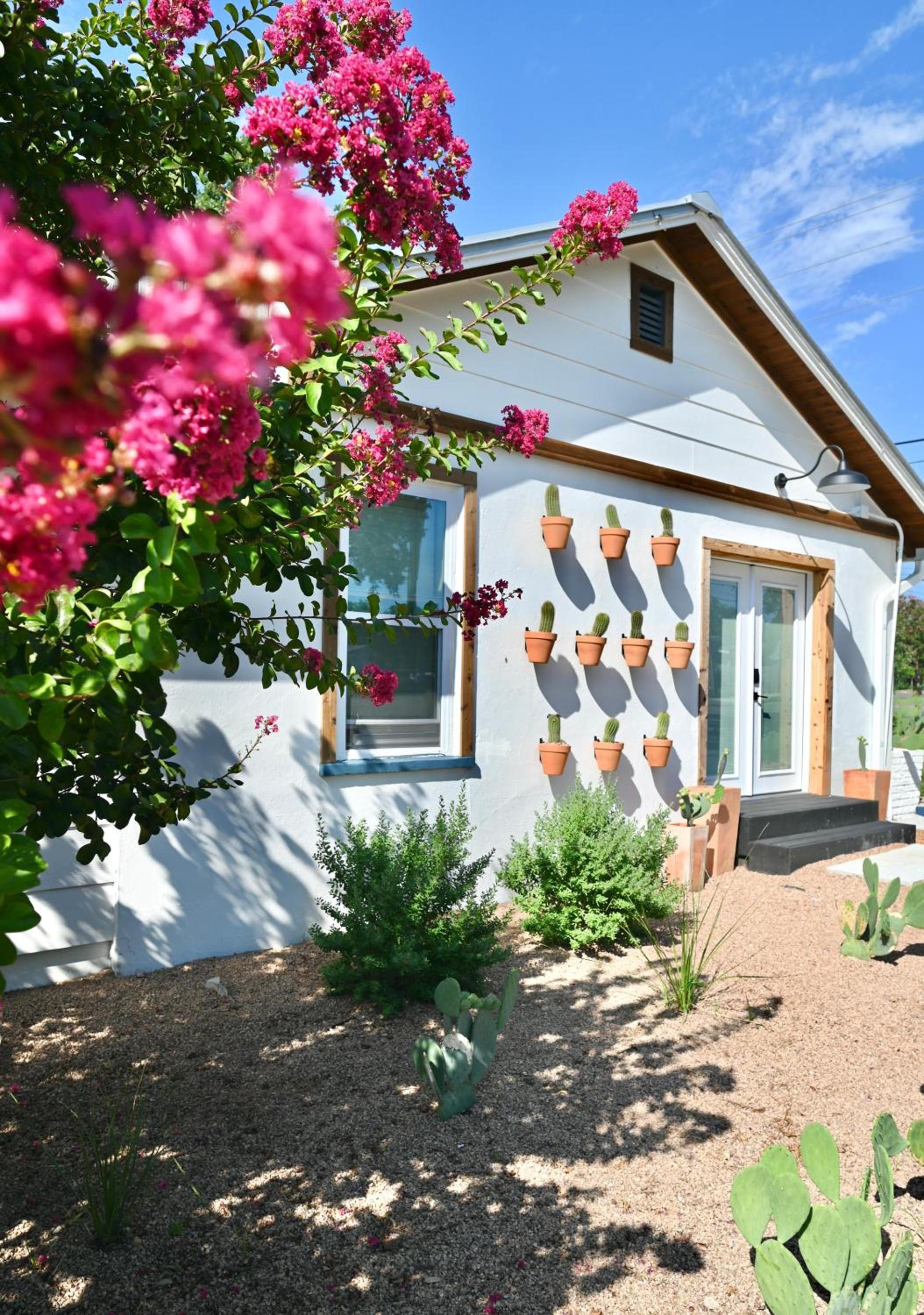 Blanco County Inn & Guesthouses photo 6