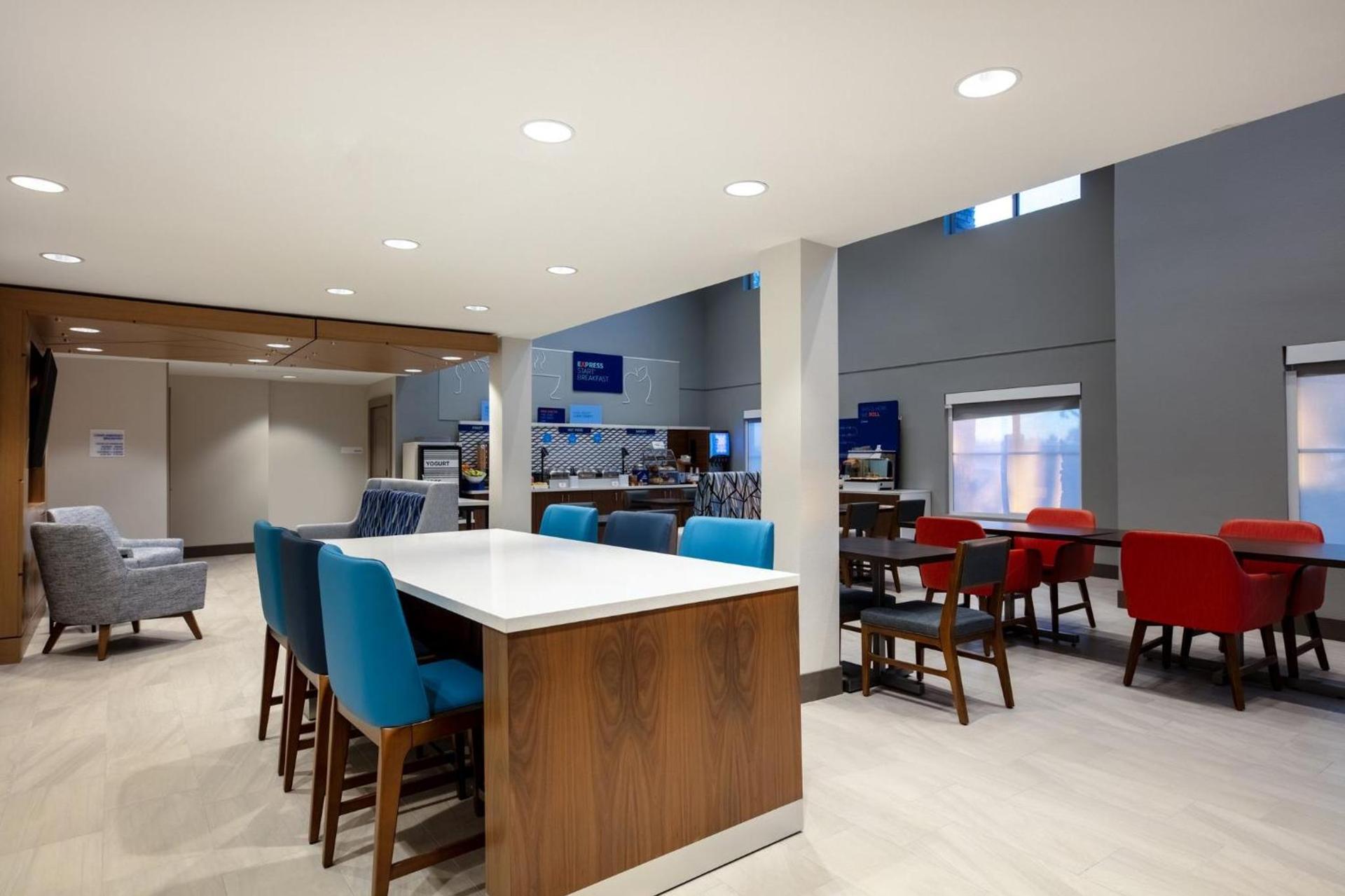 Holiday Inn Express Turlock by IHG photo 2