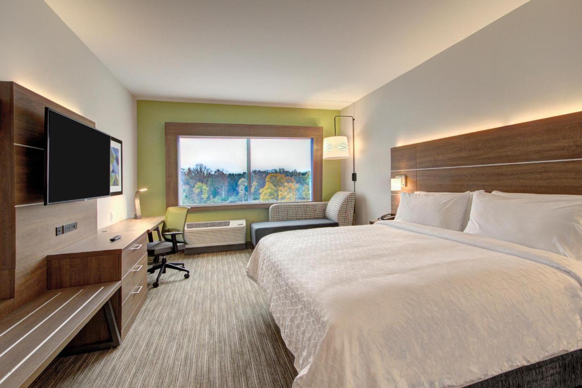 Holiday Inn Express & Suites Charlotte Southwest by IHG photo 39