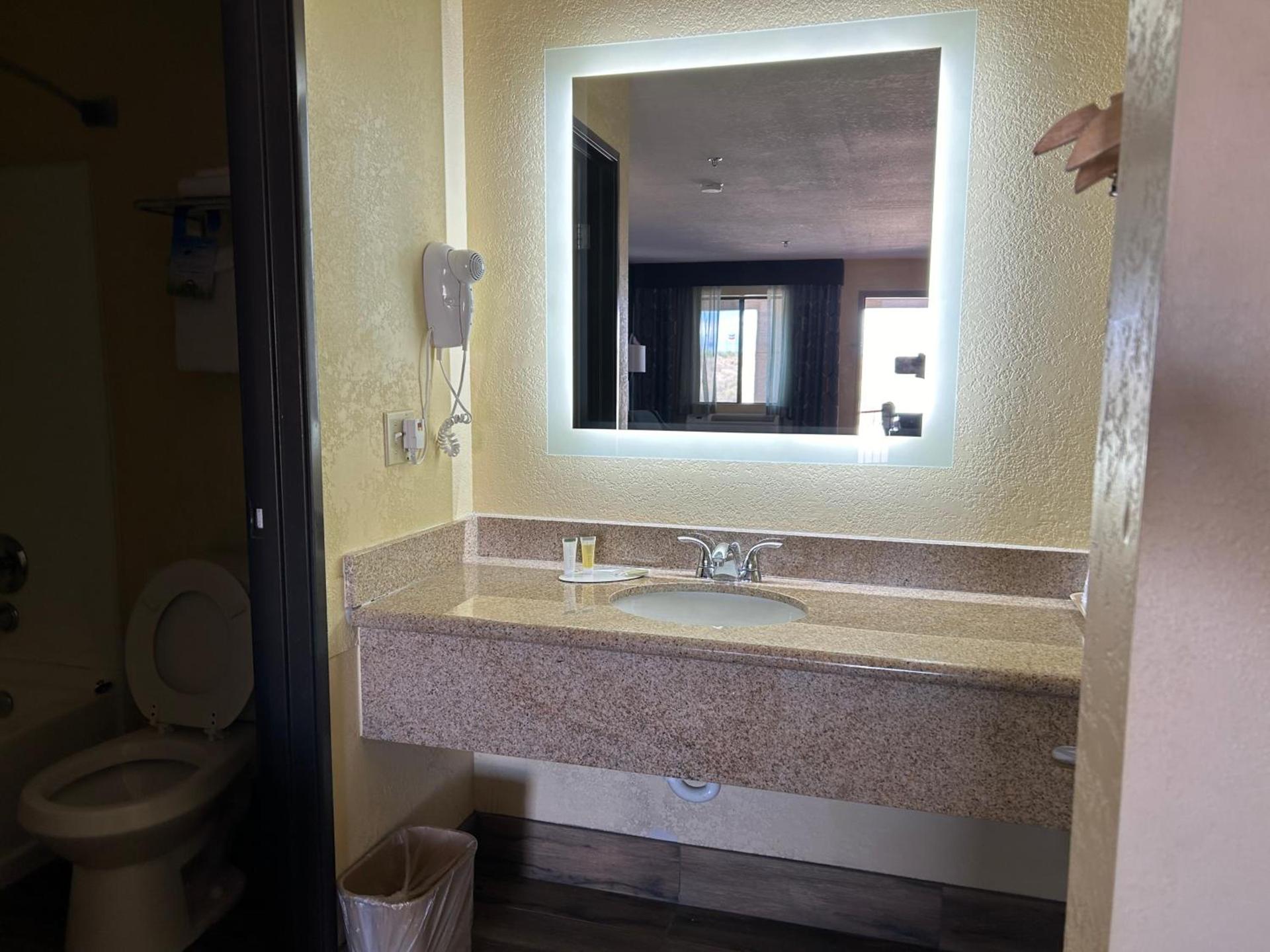 Days Inn by Wyndham Holbrook photo 54