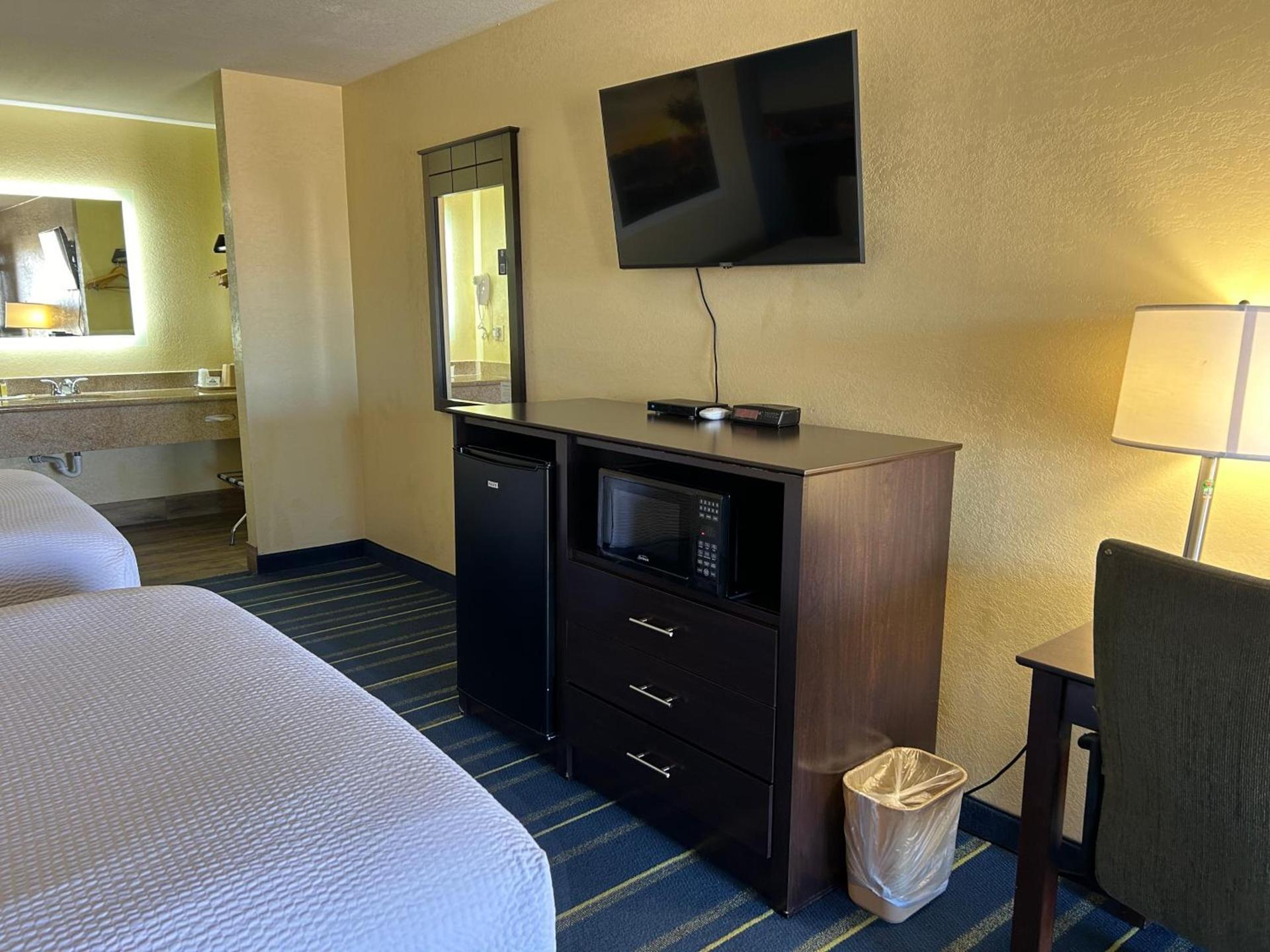 Days Inn by Wyndham Holbrook photo 57