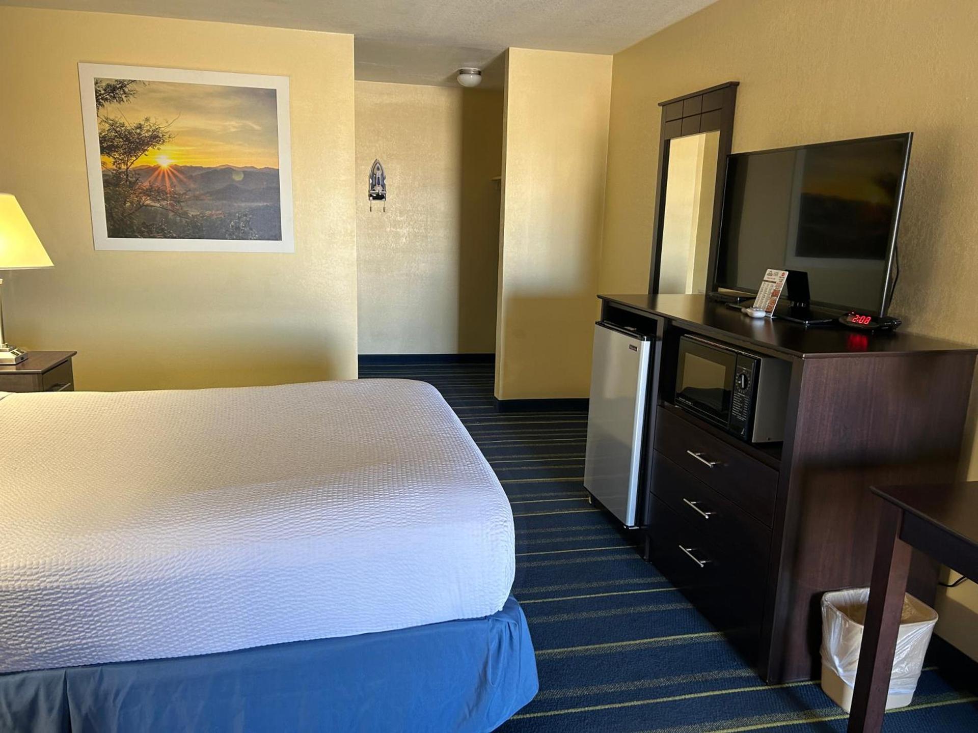 Days Inn by Wyndham Holbrook photo 58