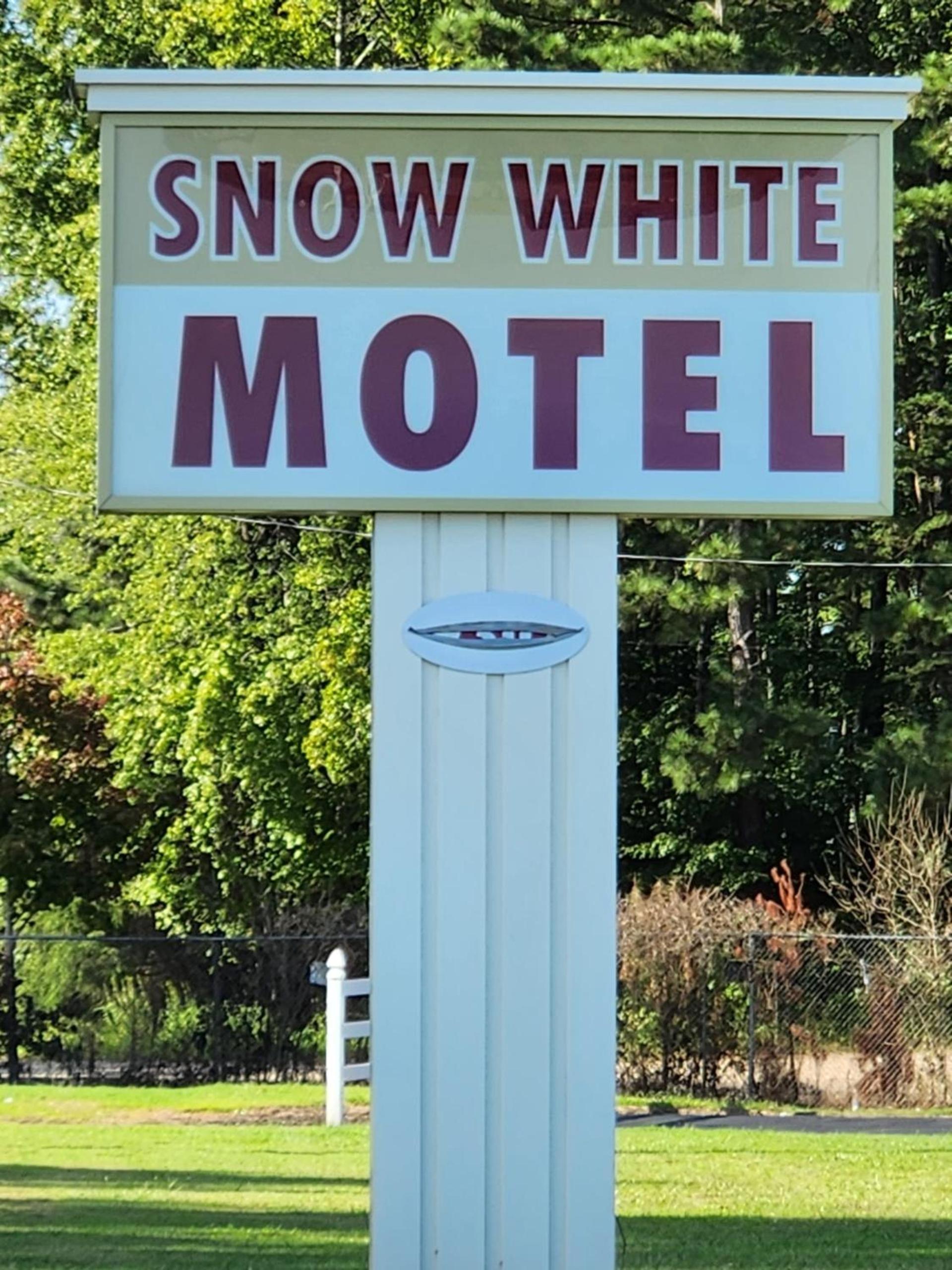 Snow White - Richmond South photo 6
