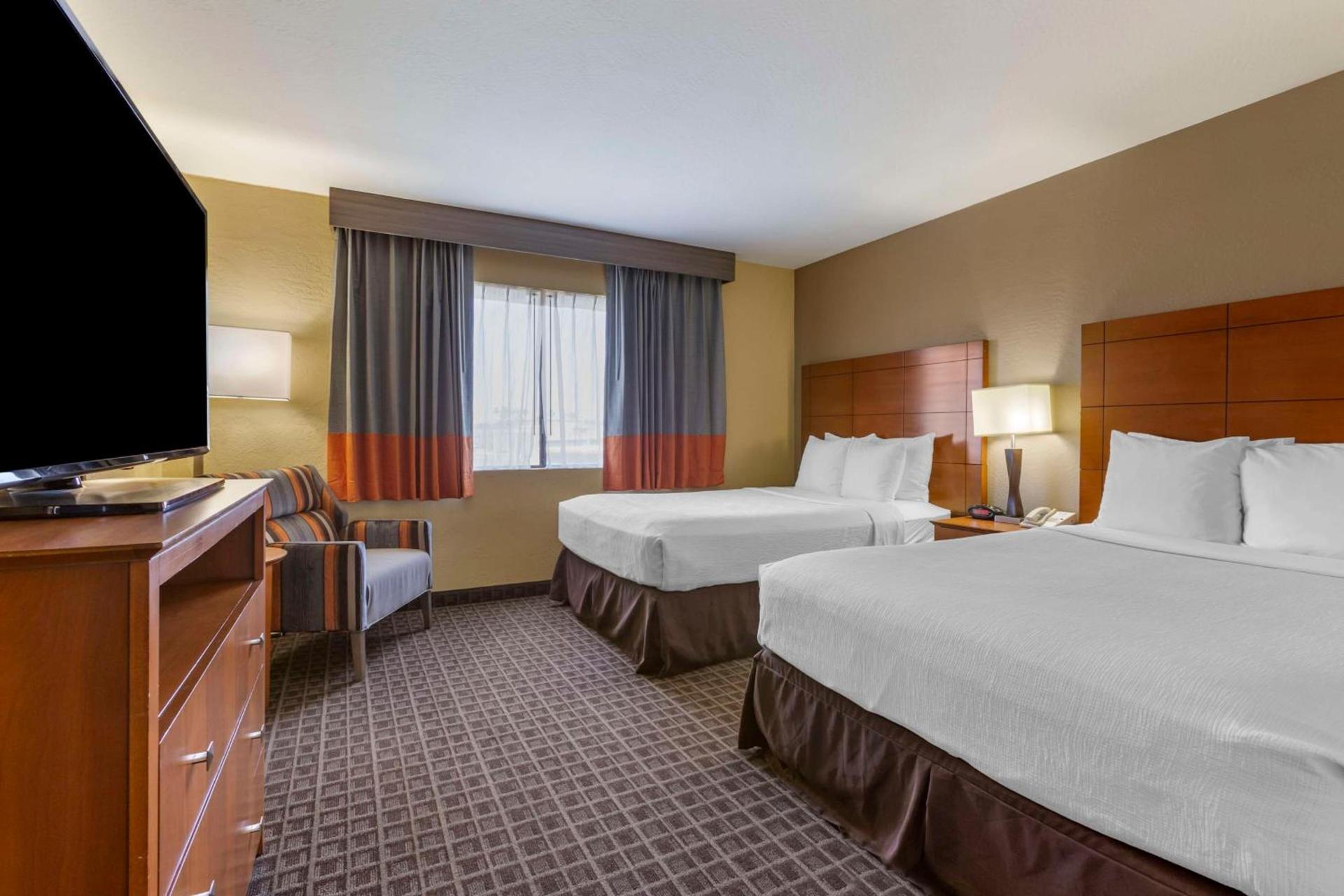 Best Western Plus Scottsdale Thunderbird Suites photo 3