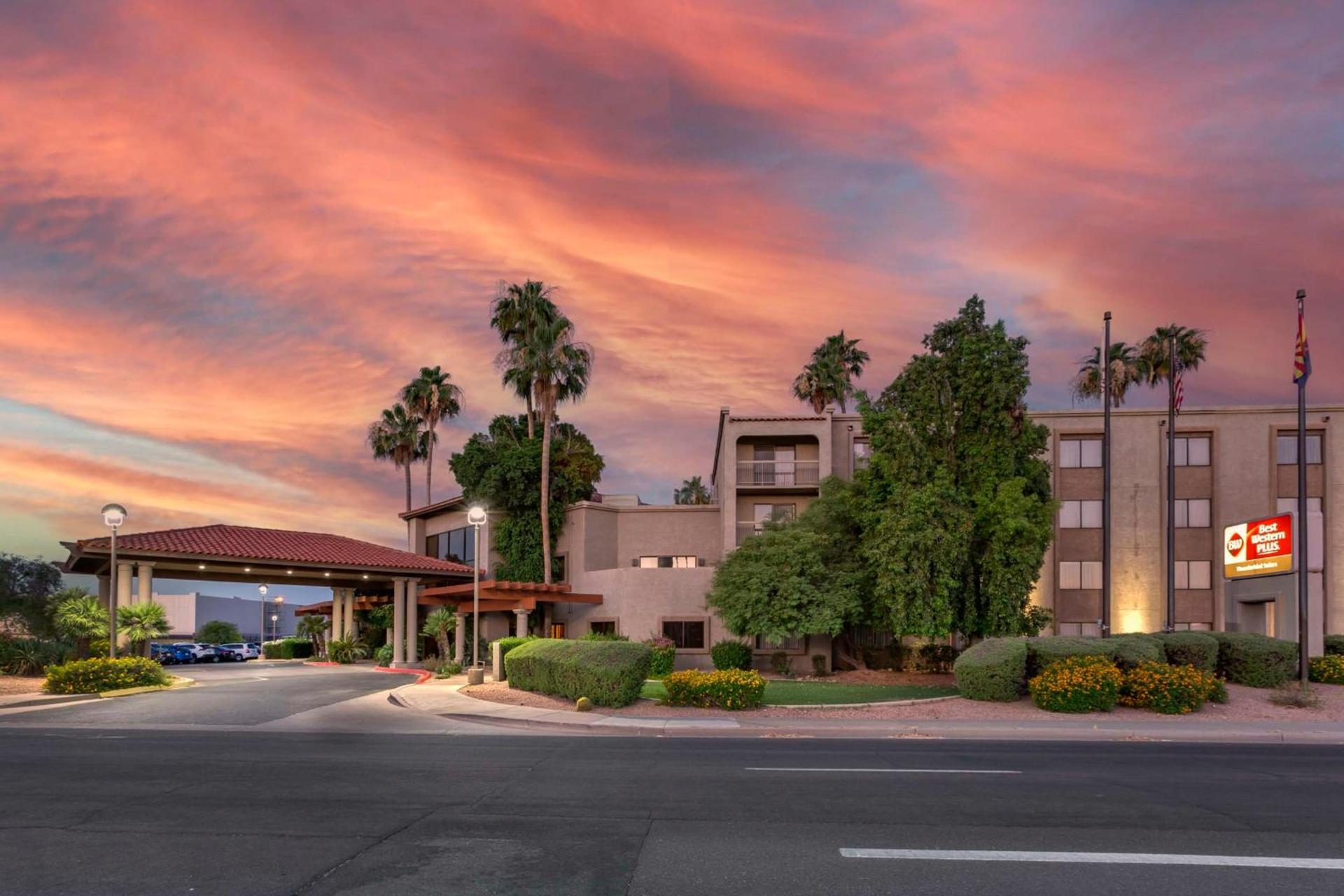 Best Western Plus Scottsdale Thunderbird Suites photo 1