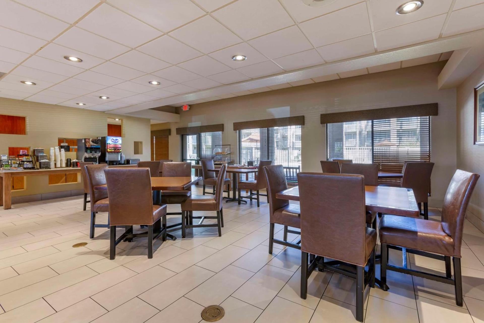 Best Western Plus Scottsdale Thunderbird Suites photo 5