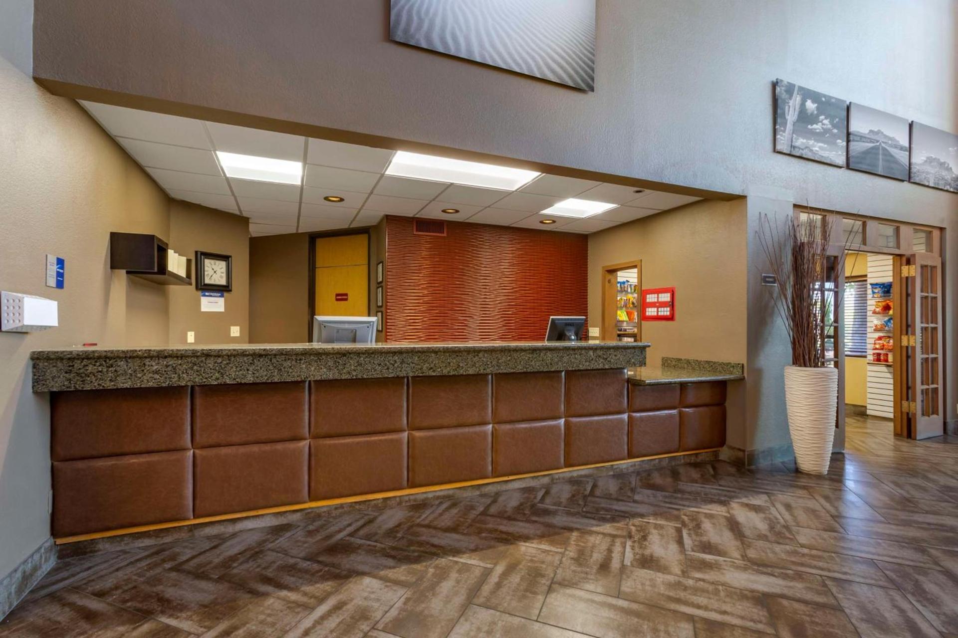 Best Western Plus Scottsdale Thunderbird Suites photo 10