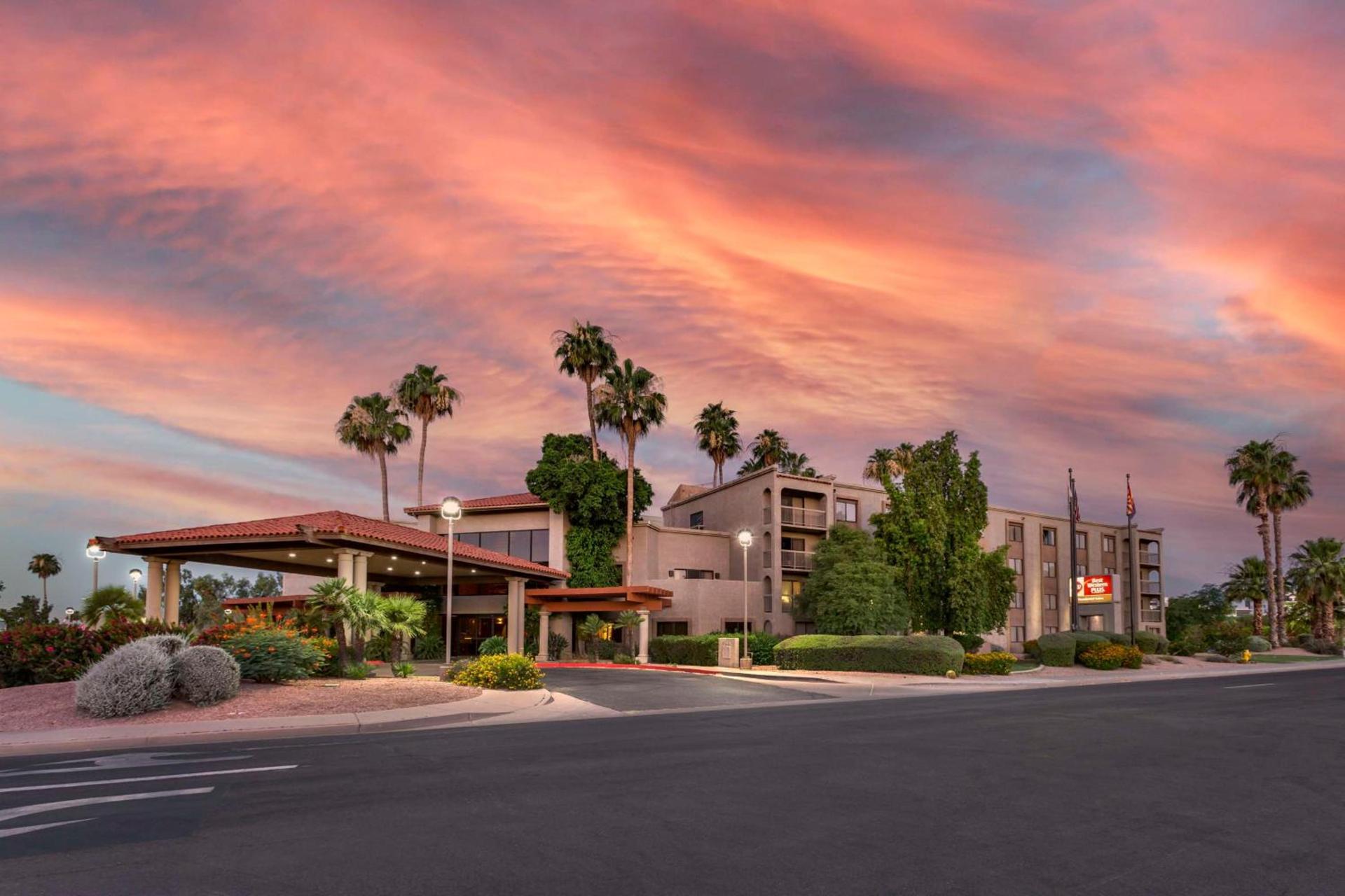 Best Western Plus Scottsdale Thunderbird Suites photo 27