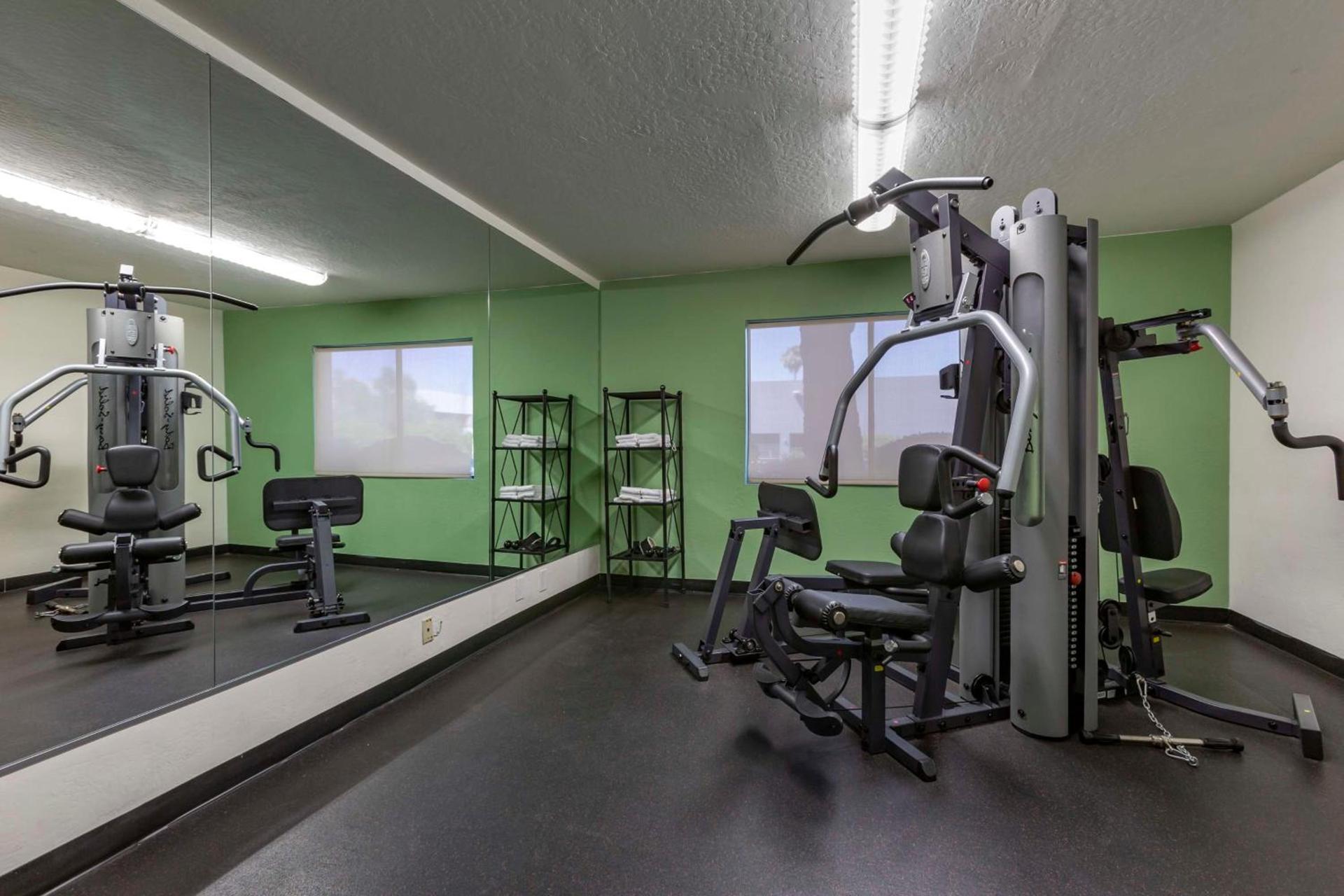 Best Western Plus Scottsdale Thunderbird Suites photo 33