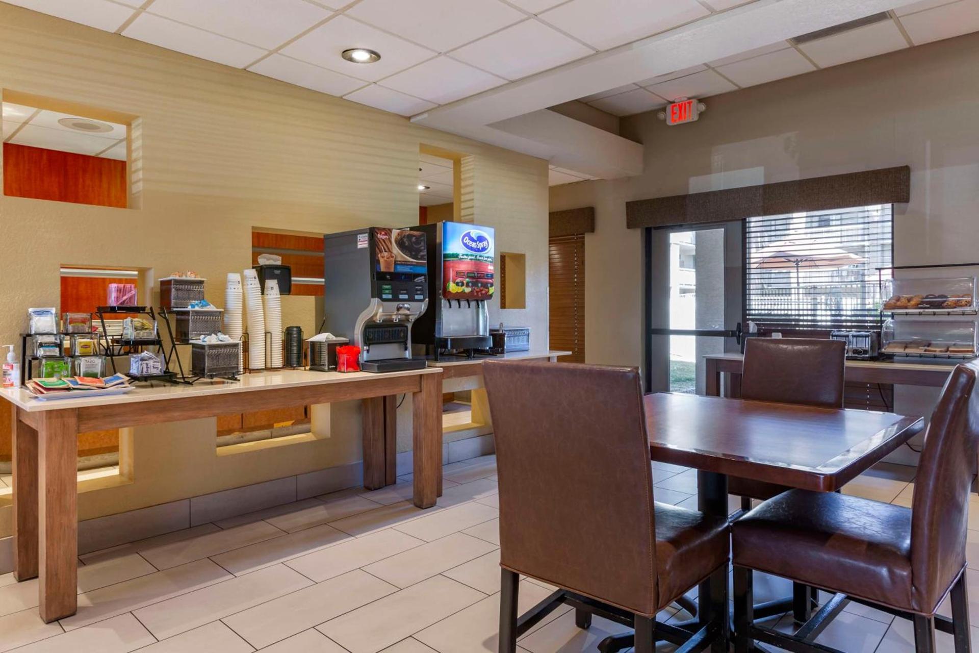 Best Western Plus Scottsdale Thunderbird Suites photo 34