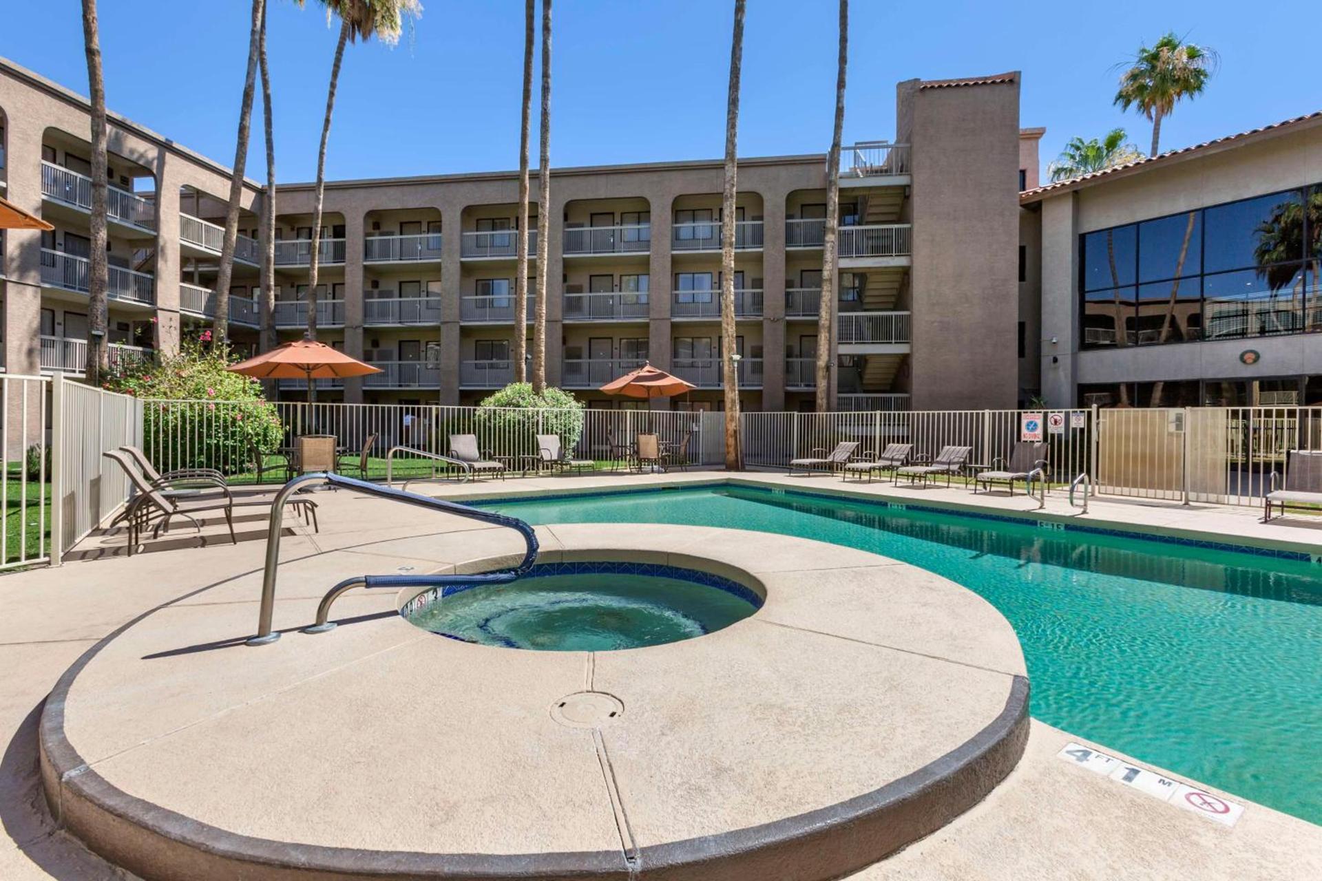 Best Western Plus Scottsdale Thunderbird Suites photo 35