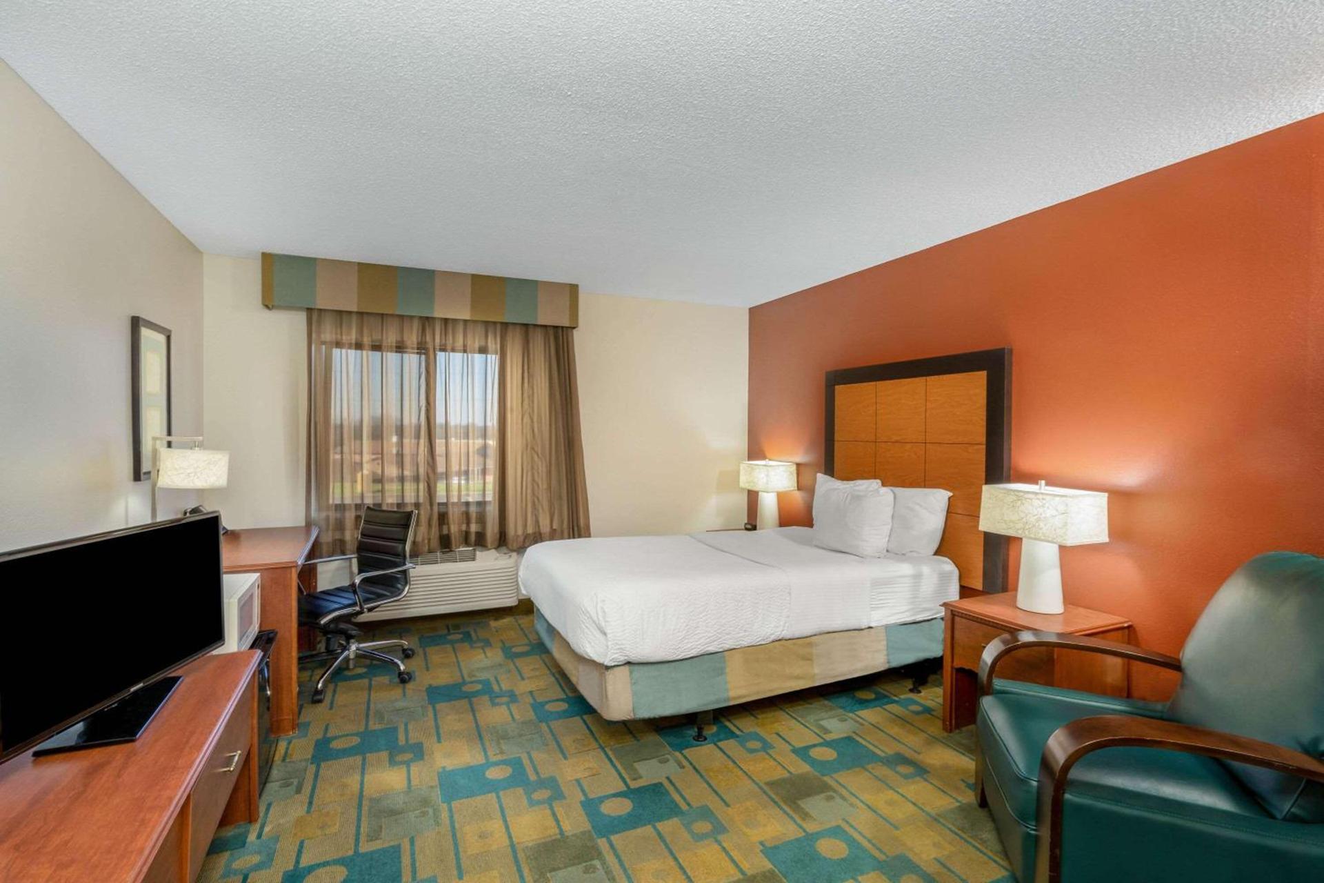 Baymont by Wyndham Meridian photo 6