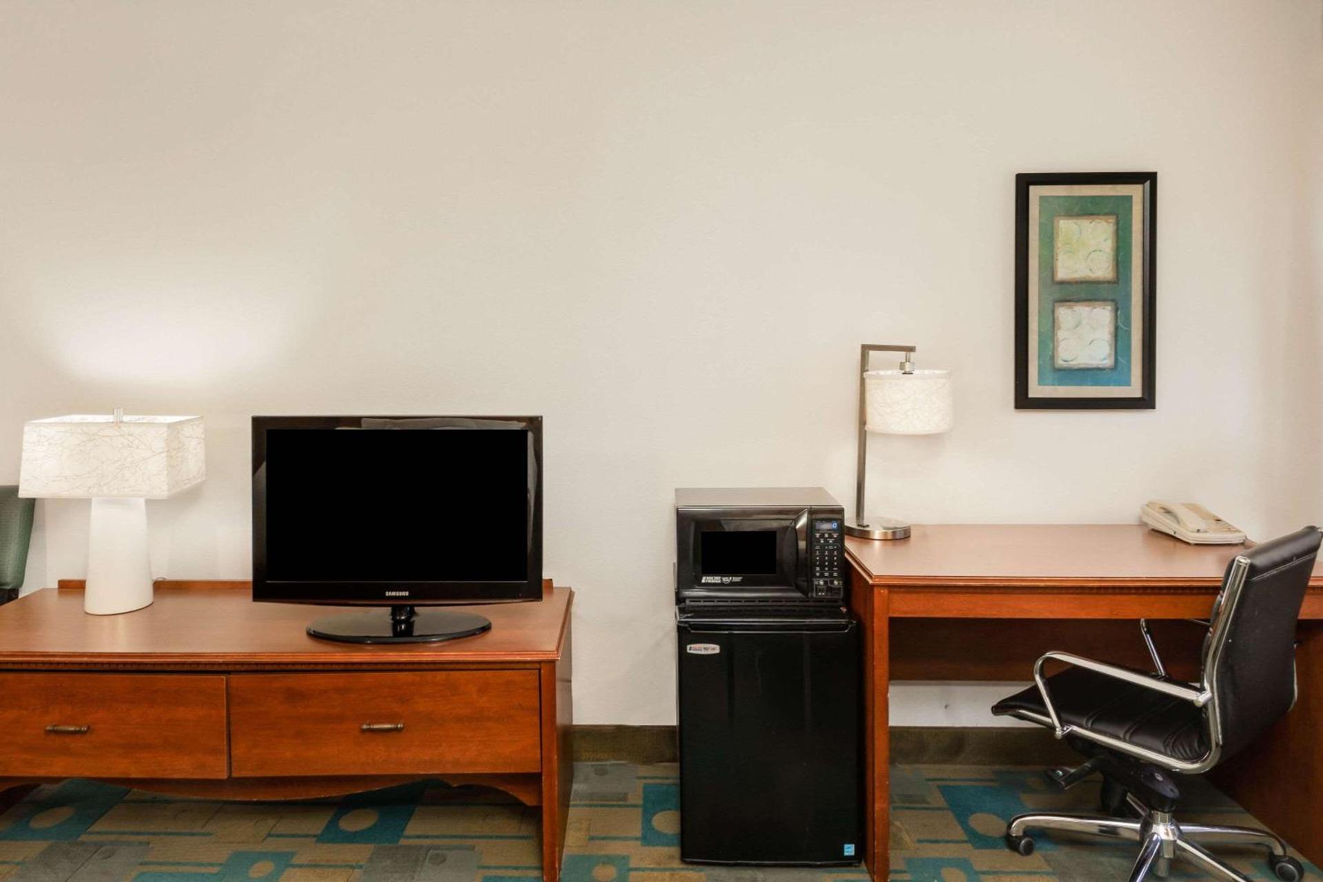 Baymont by Wyndham Meridian photo 19