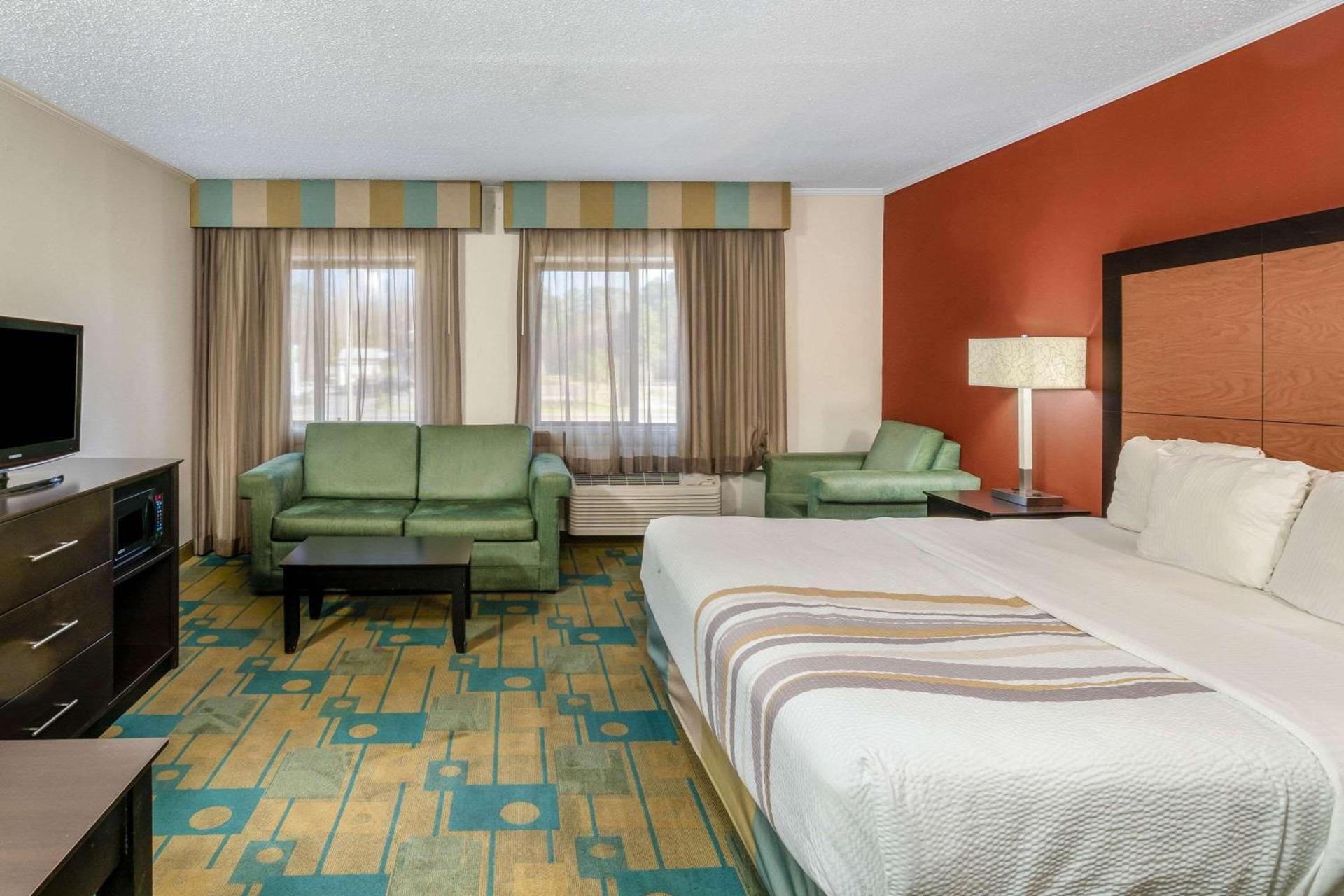 Baymont by Wyndham Meridian photo 9