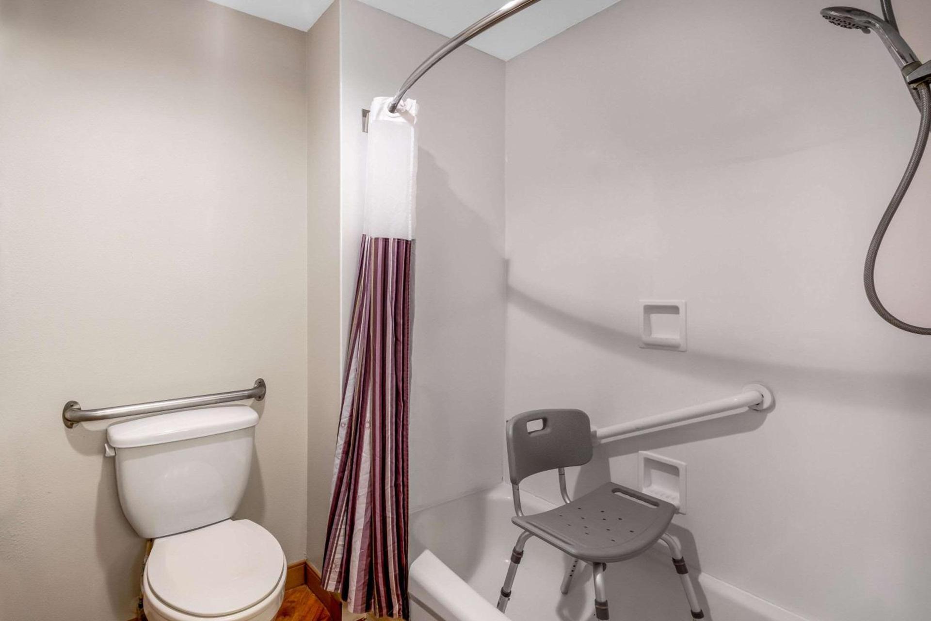 Baymont by Wyndham Meridian photo 26