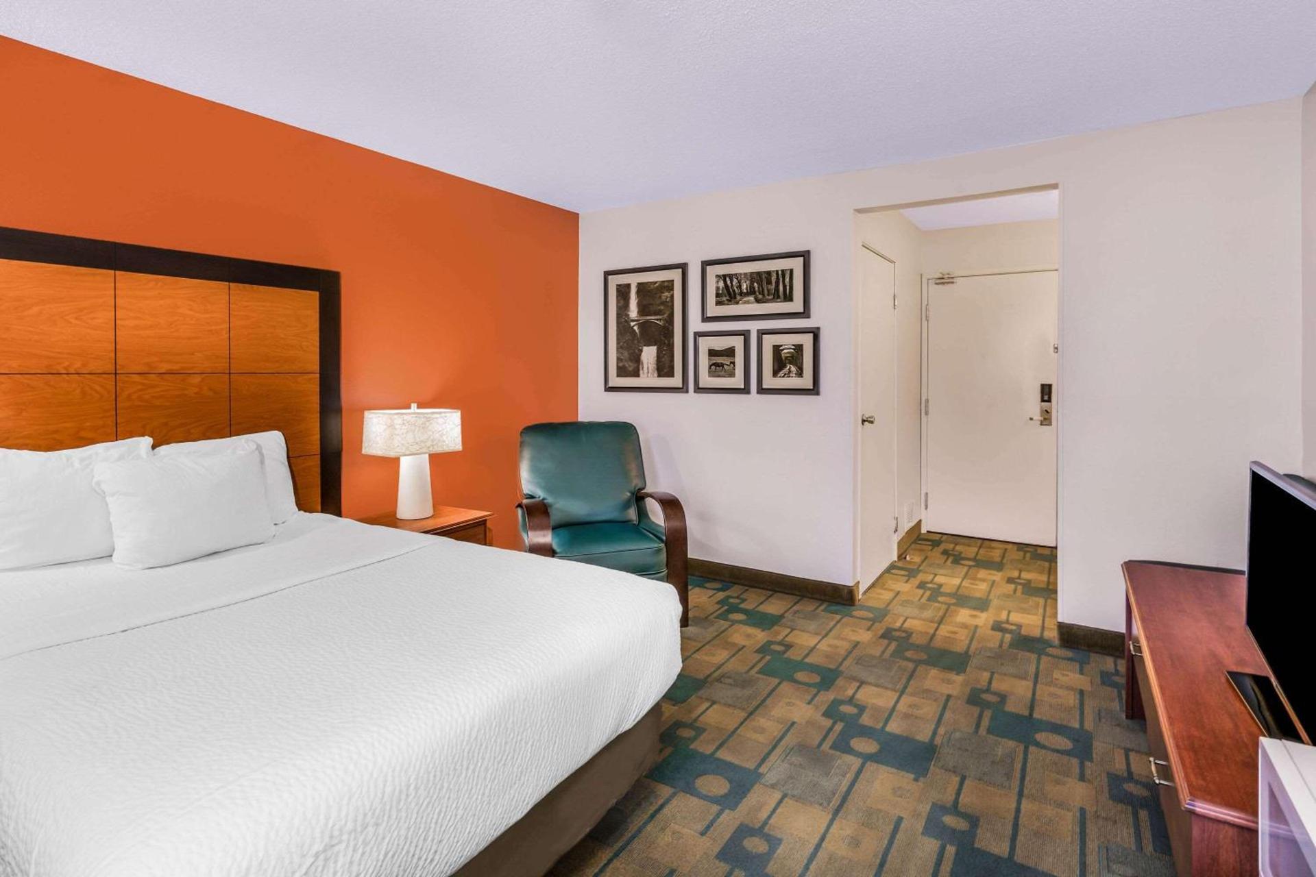Baymont by Wyndham Meridian photo 7