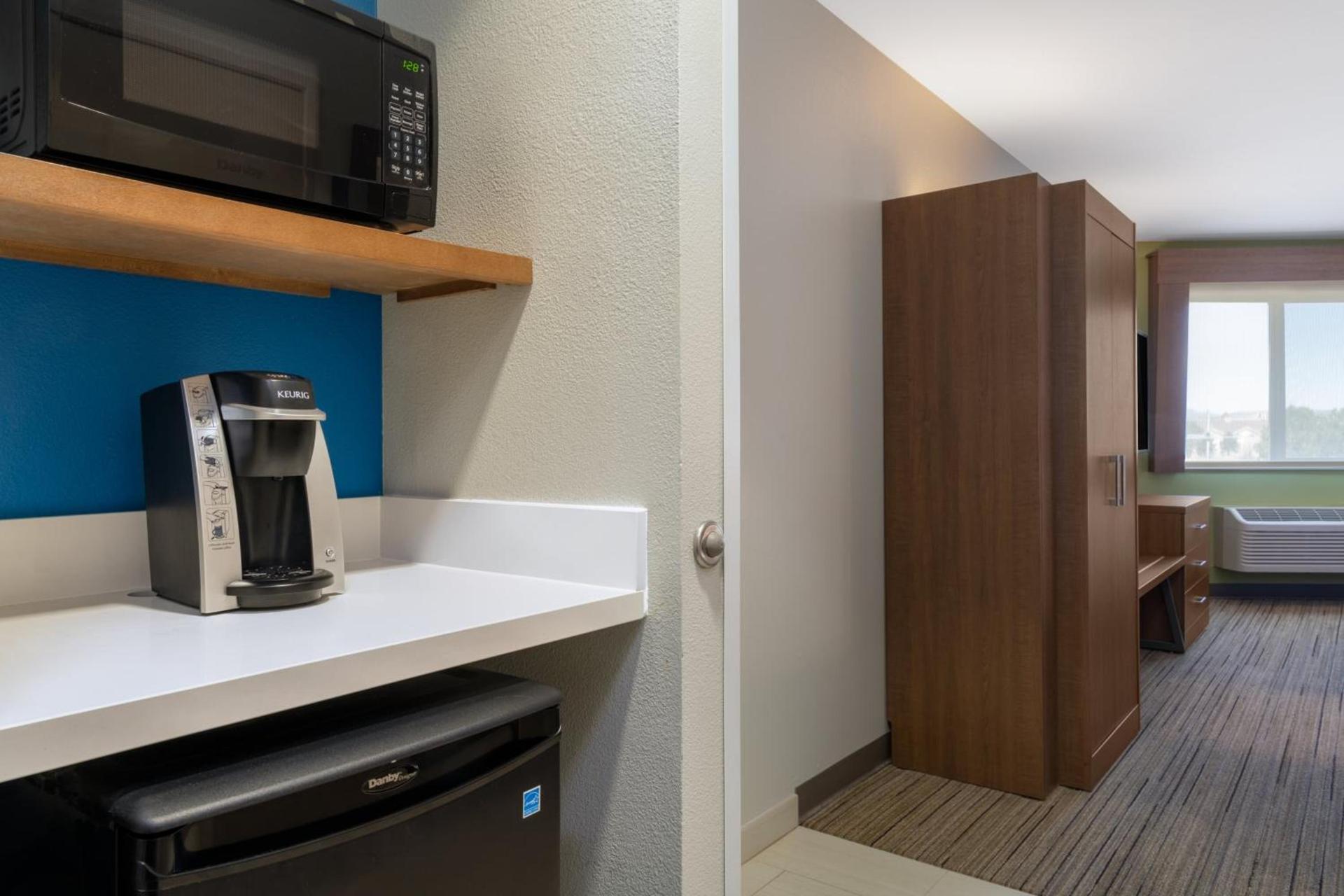 Holiday Inn Express & Suites Colorado Springs-Airport by IHG photo 37