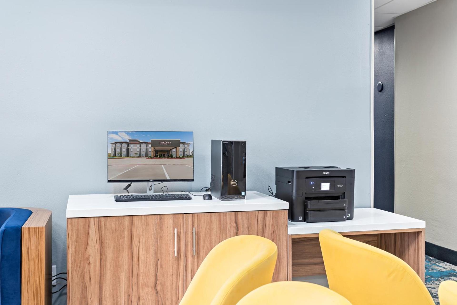Hawthorn Extended Stay by Wyndham Port Arthur photo 6