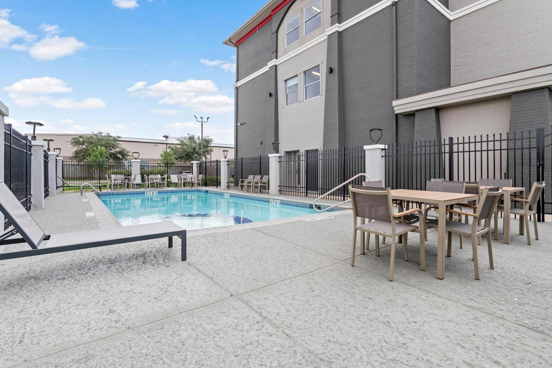 Hawthorn Extended Stay by Wyndham Port Arthur photo 10