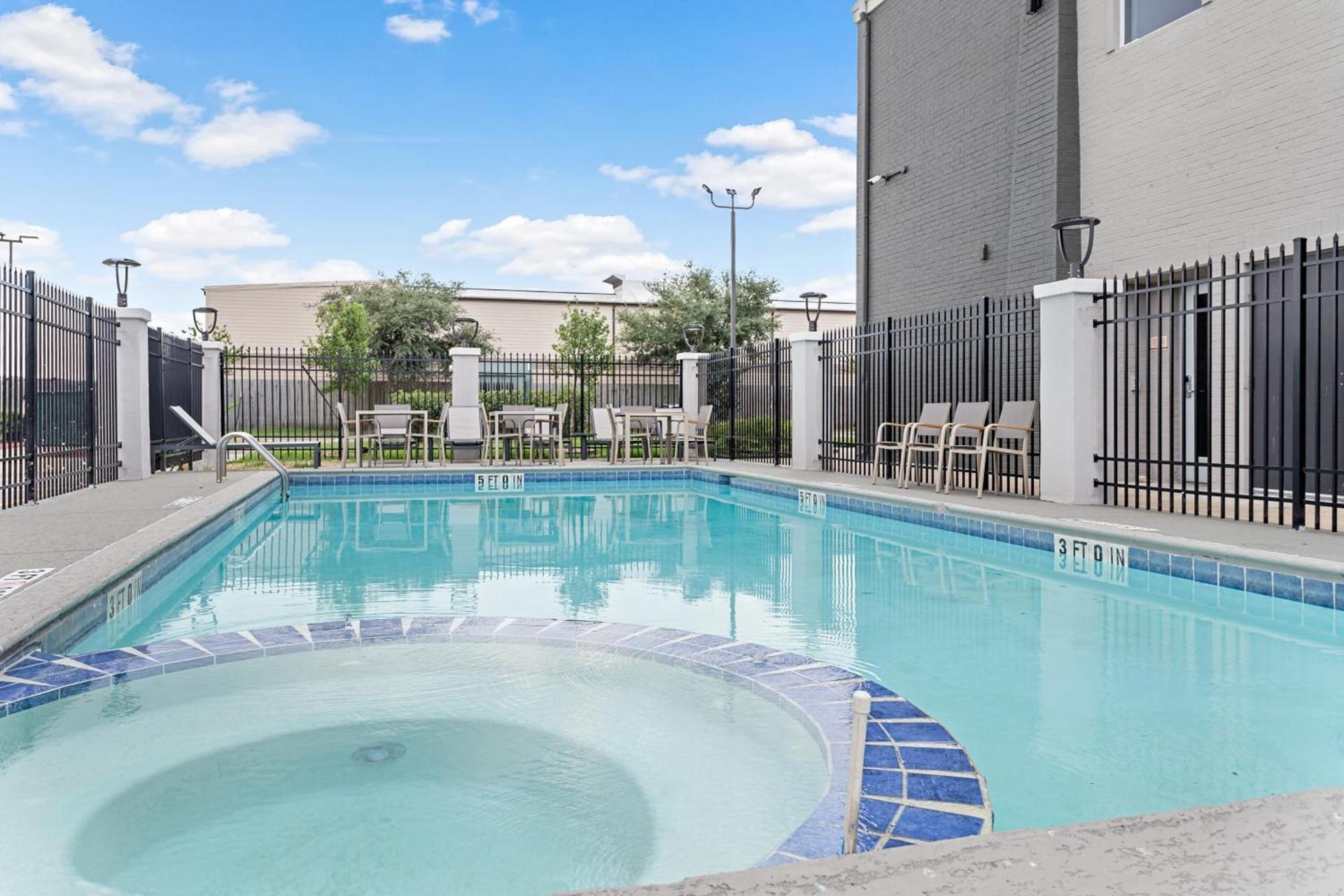 Hawthorn Extended Stay by Wyndham Port Arthur photo 9