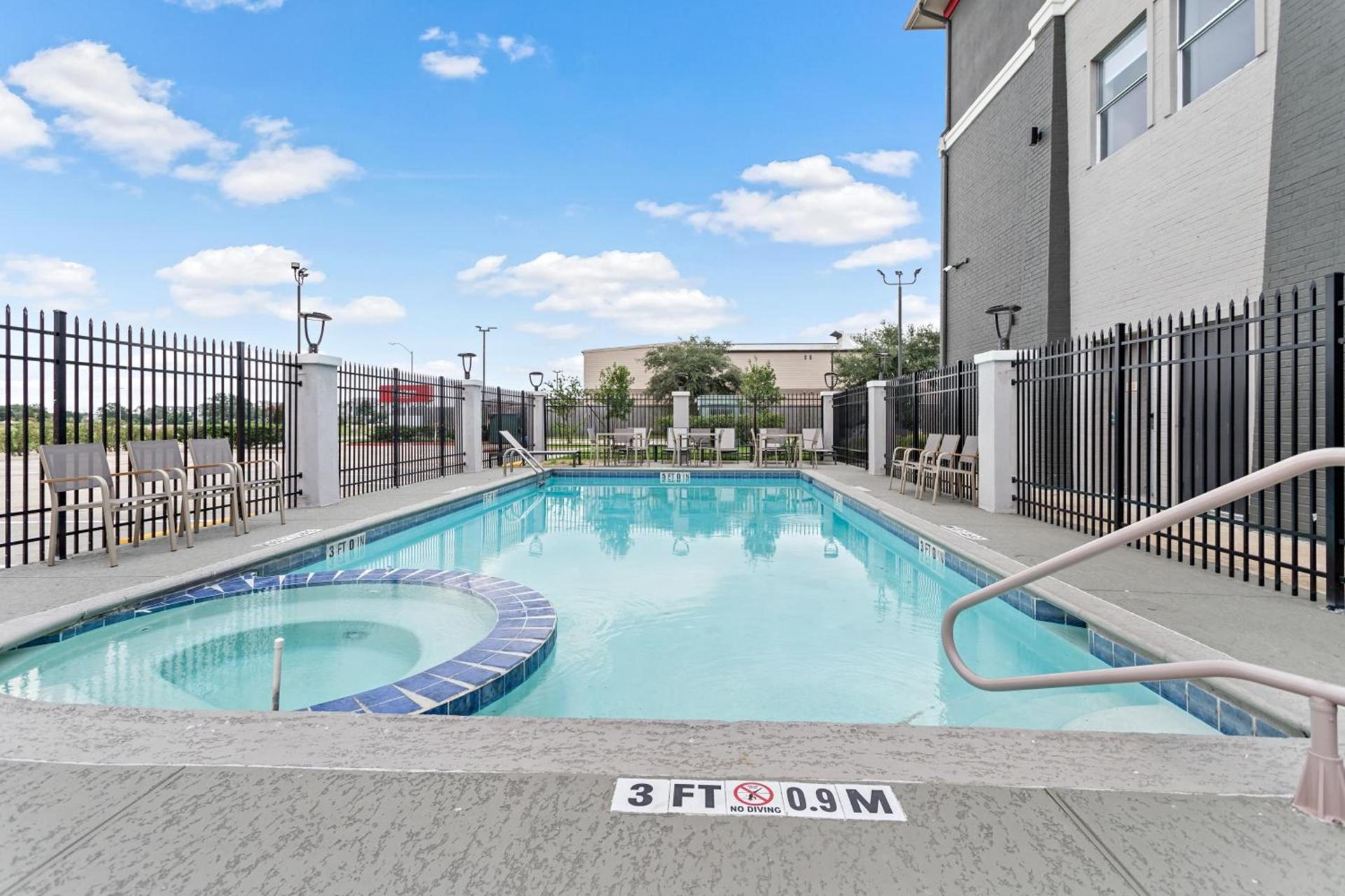Hawthorn Extended Stay by Wyndham Port Arthur photo 8