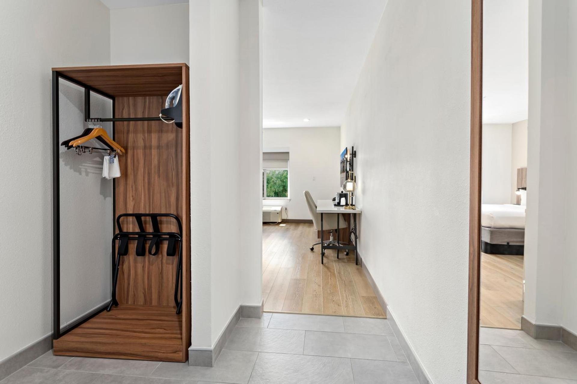 Hawthorn Extended Stay by Wyndham Port Arthur photo 20