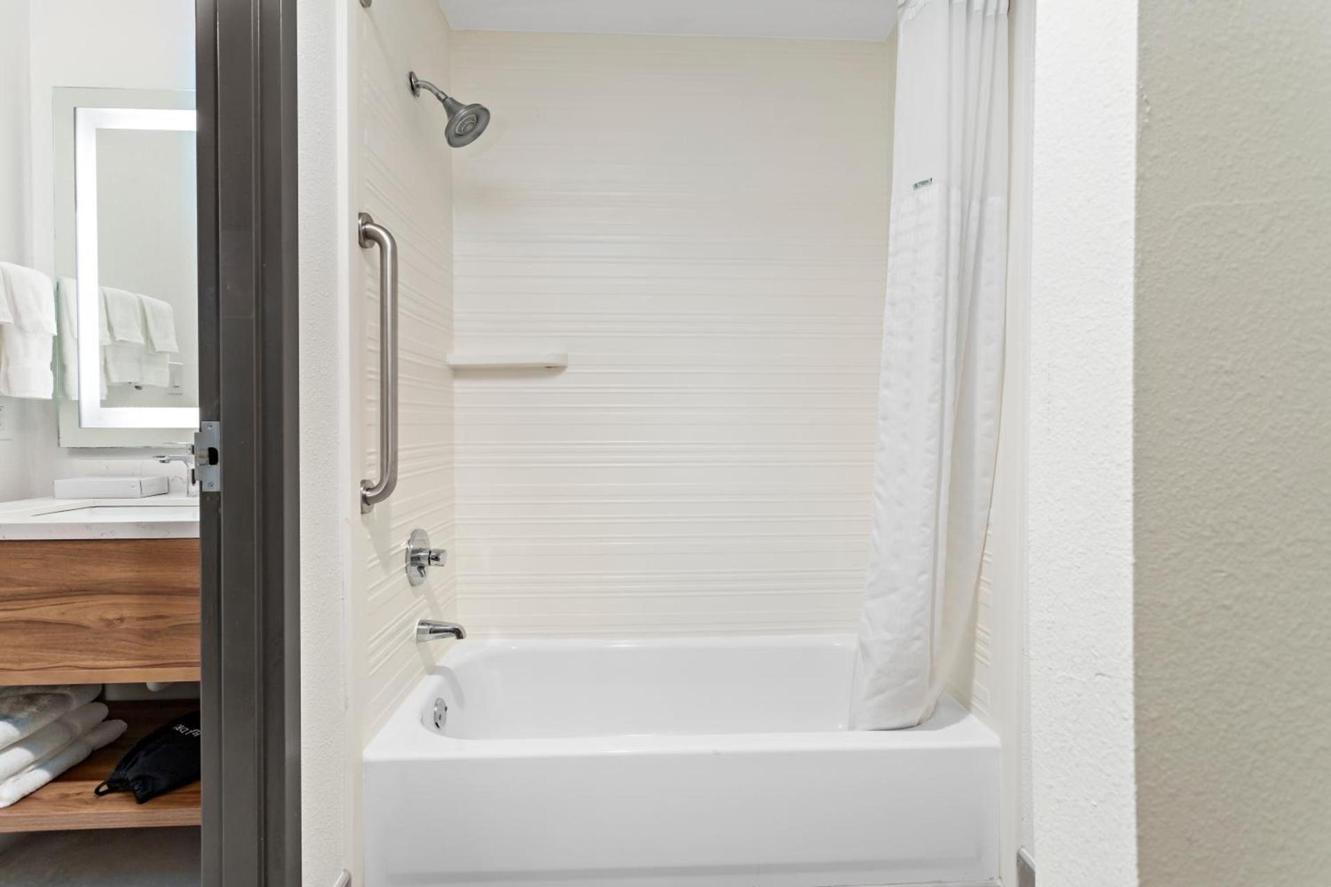 Hawthorn Extended Stay by Wyndham Port Arthur photo 19
