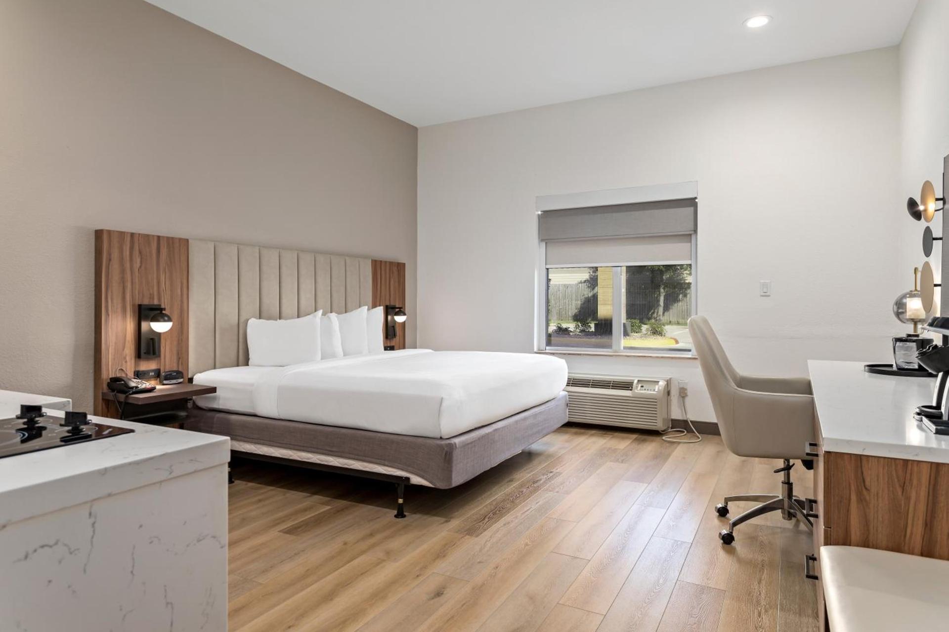 Hawthorn Extended Stay by Wyndham Port Arthur photo 21