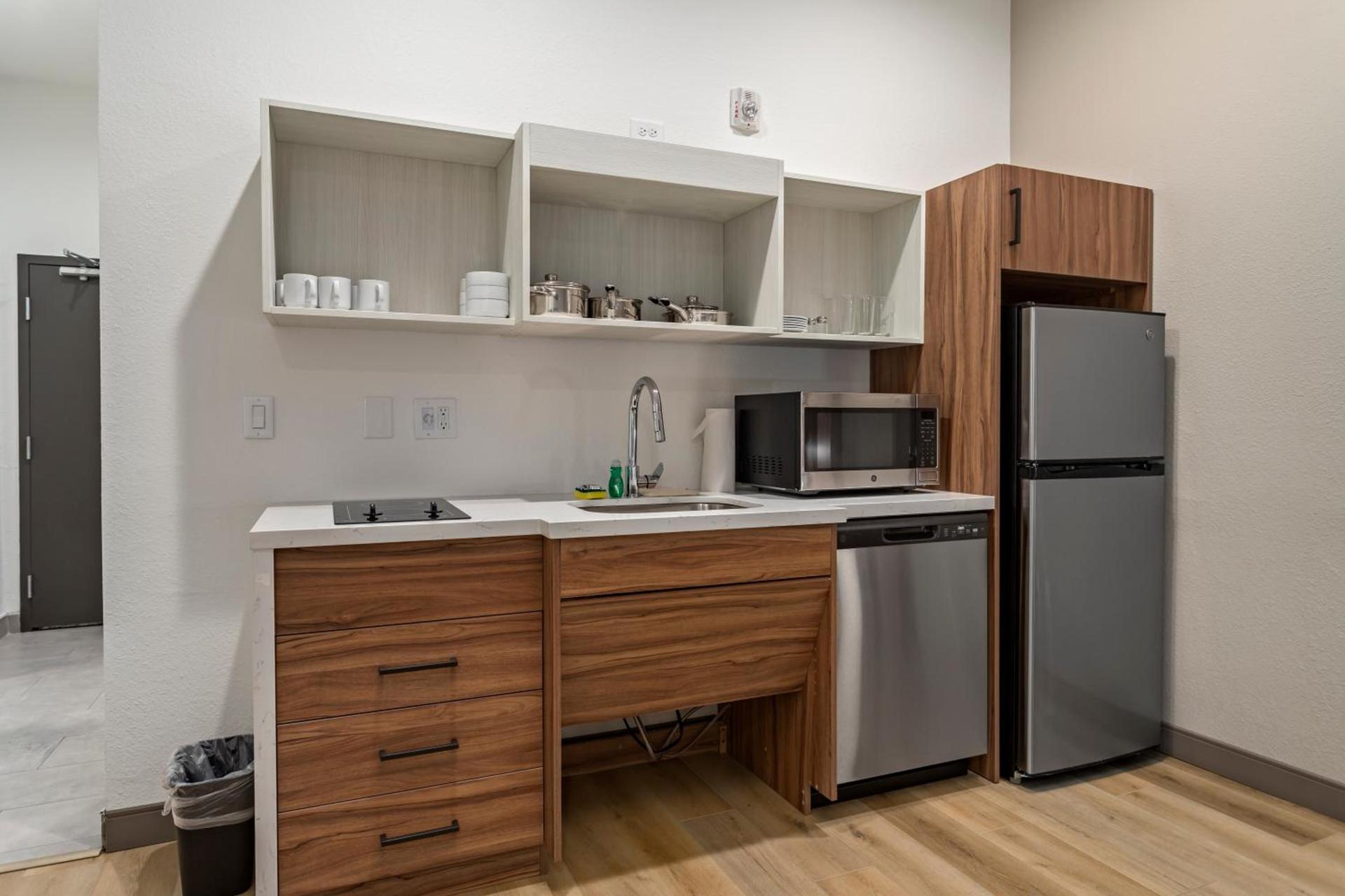 Hawthorn Extended Stay by Wyndham Port Arthur photo 25