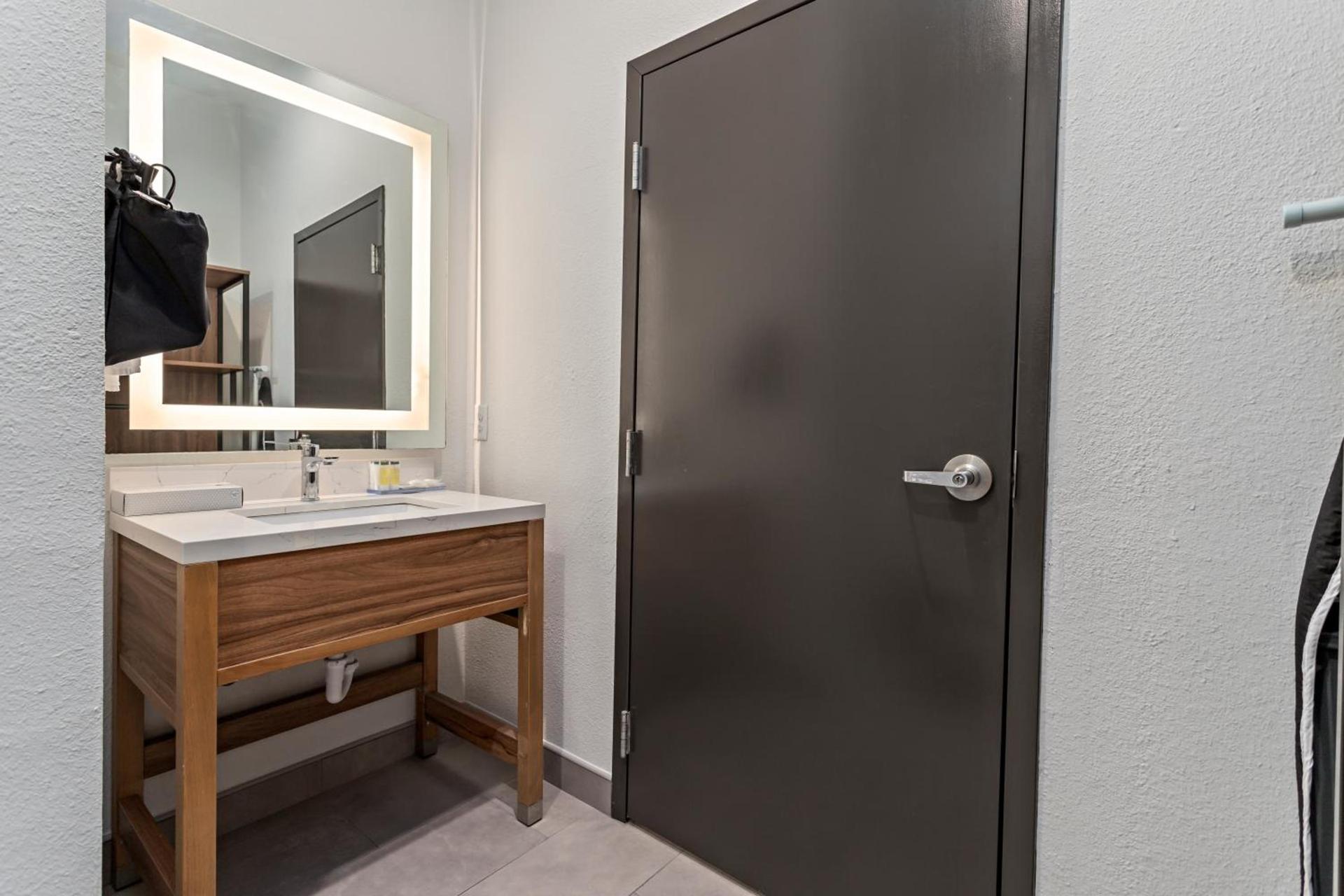 Hawthorn Extended Stay by Wyndham Port Arthur photo 23