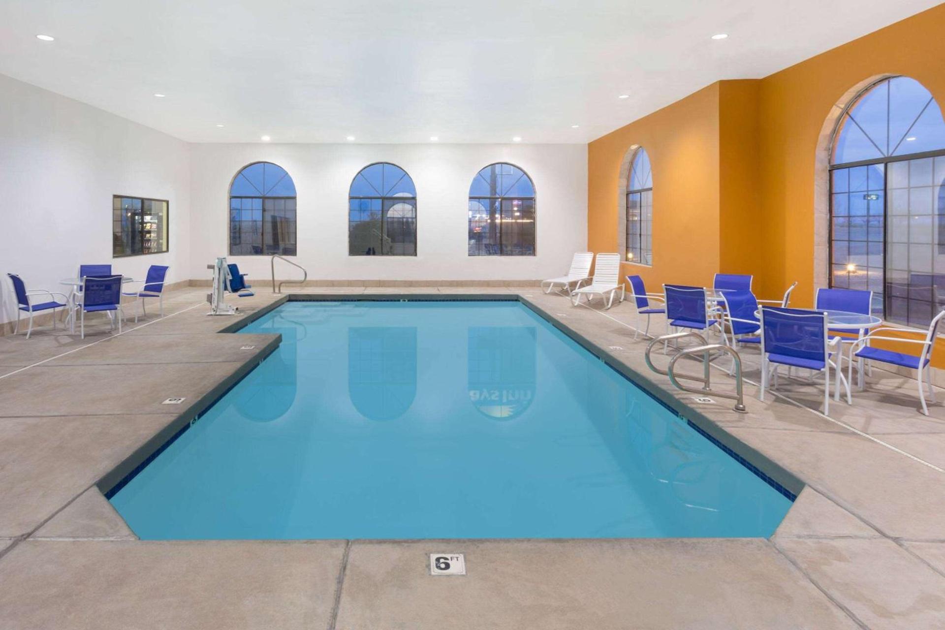 Days Inn by Wyndham Holbrook photo 4