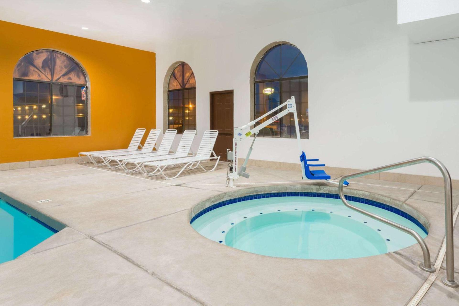 Days Inn by Wyndham Holbrook photo 5