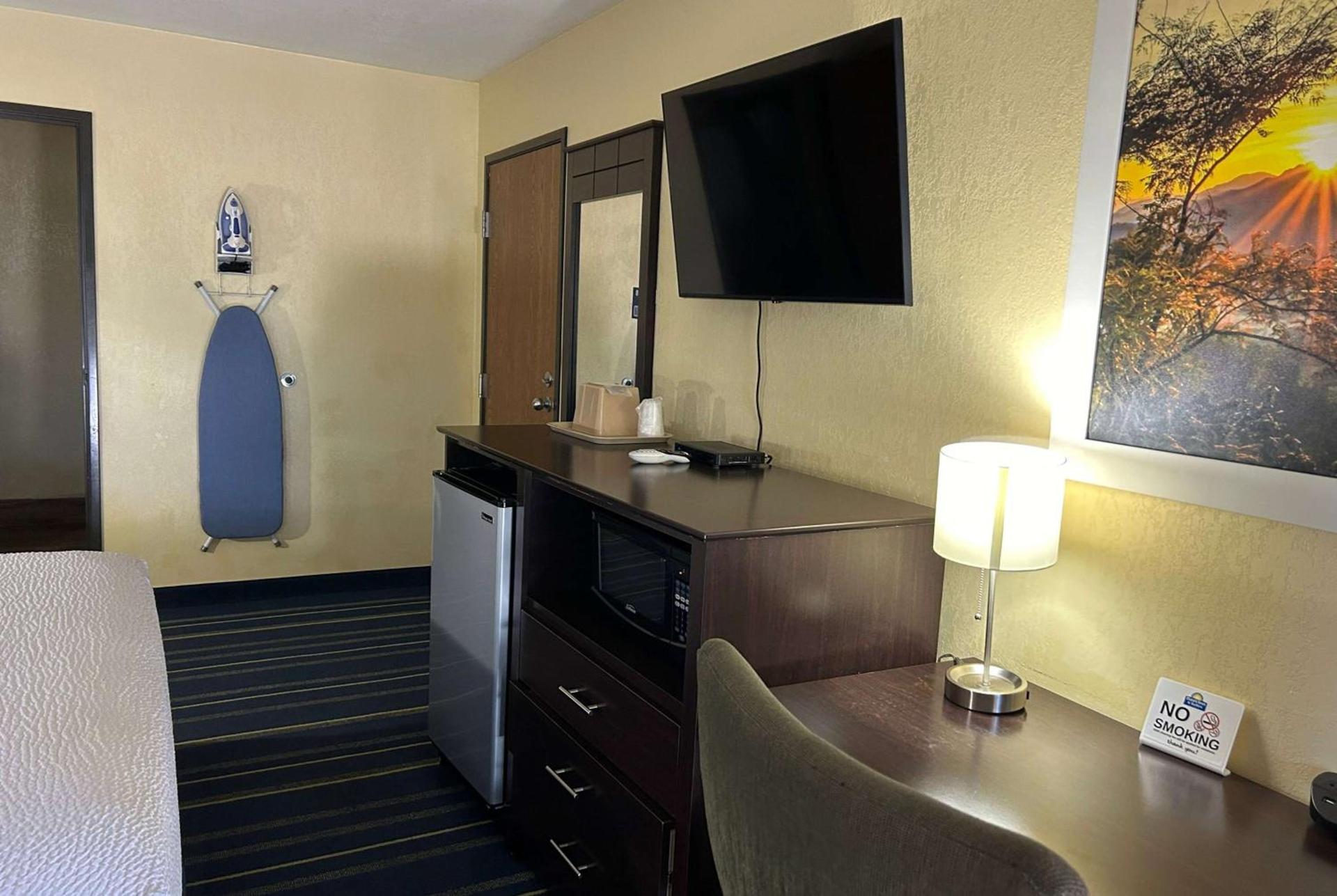 Days Inn by Wyndham Holbrook photo 16