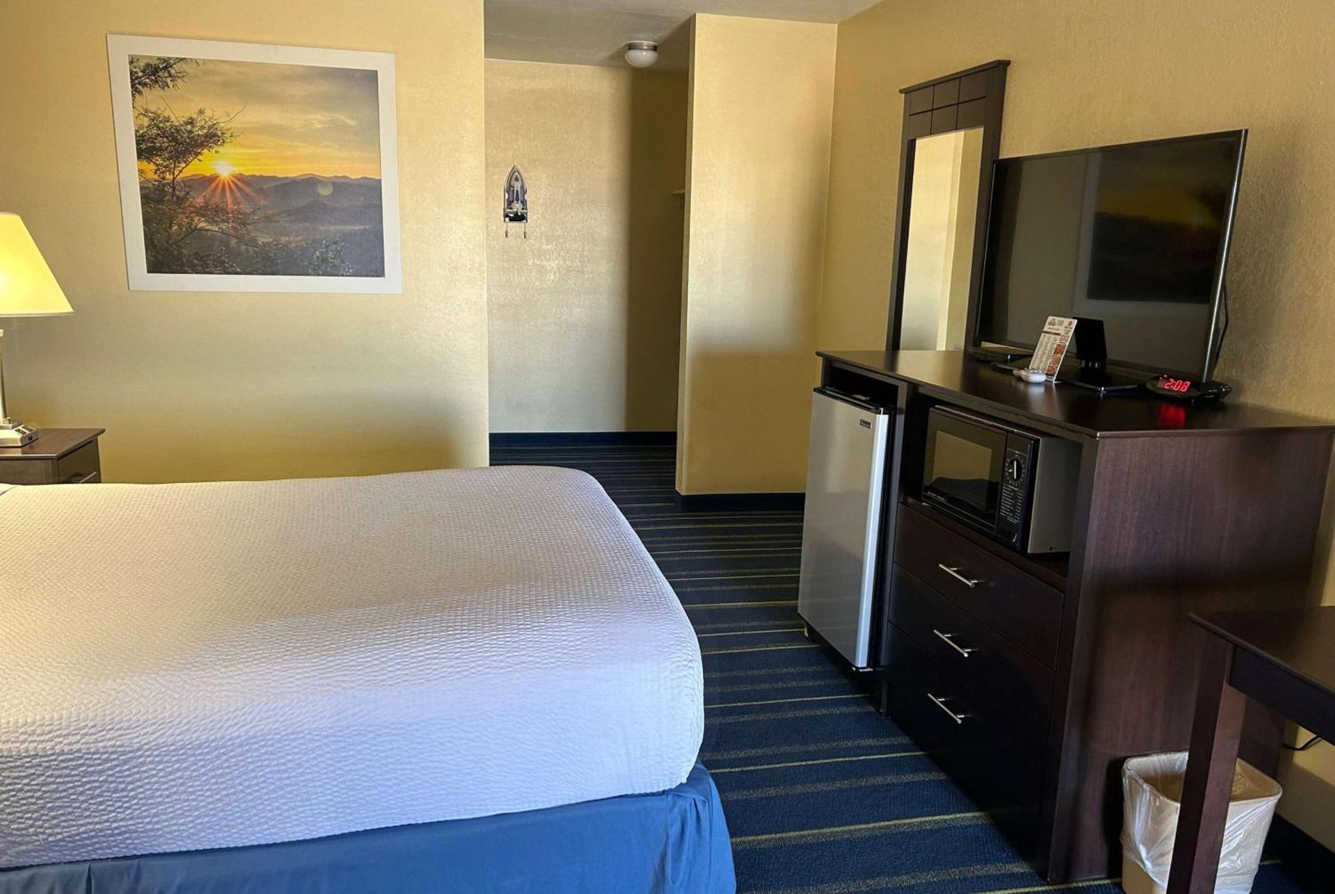 Days Inn by Wyndham Holbrook photo 17