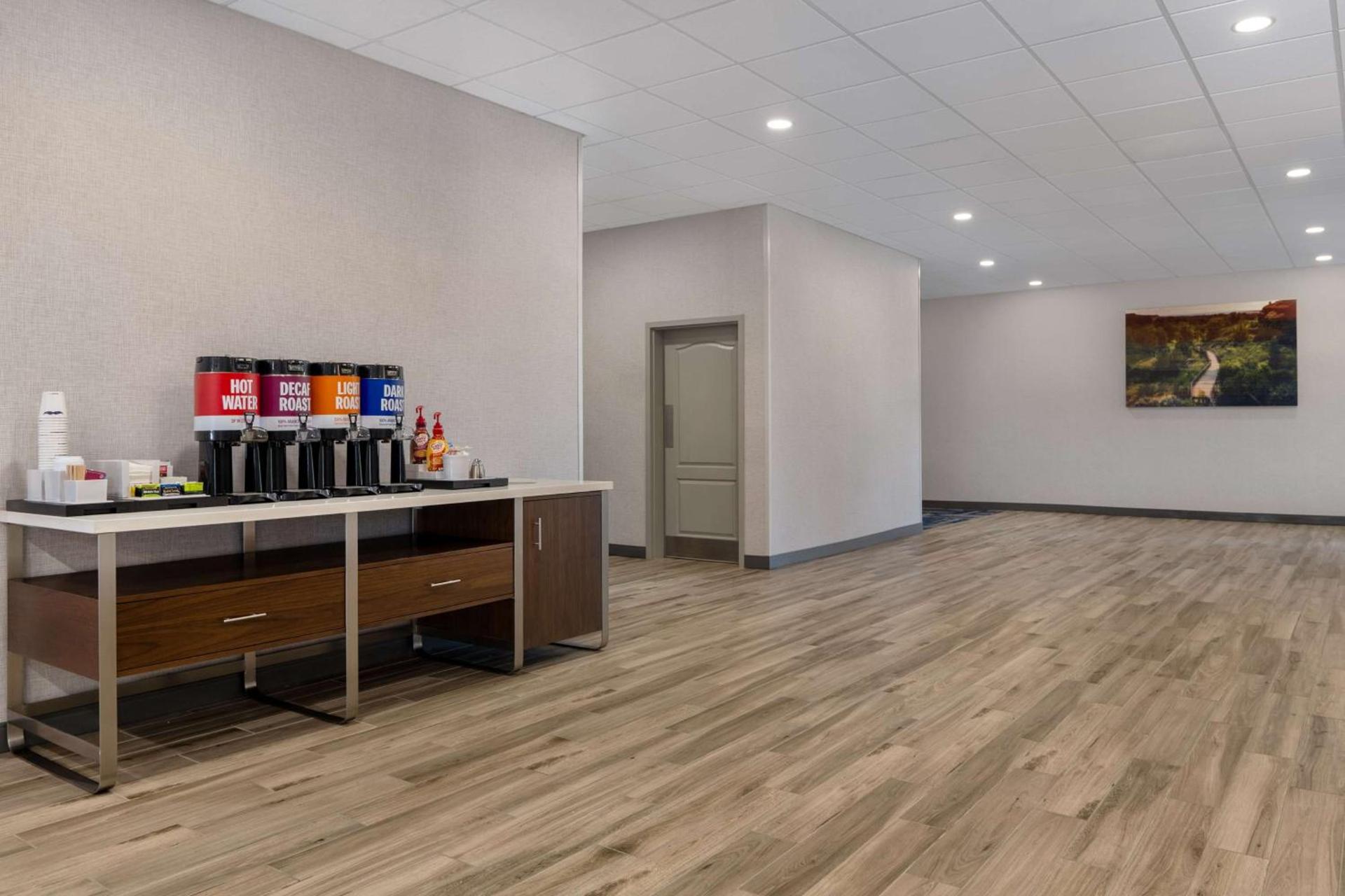 Hampton Inn & Suites Billings West I-90 photo 10