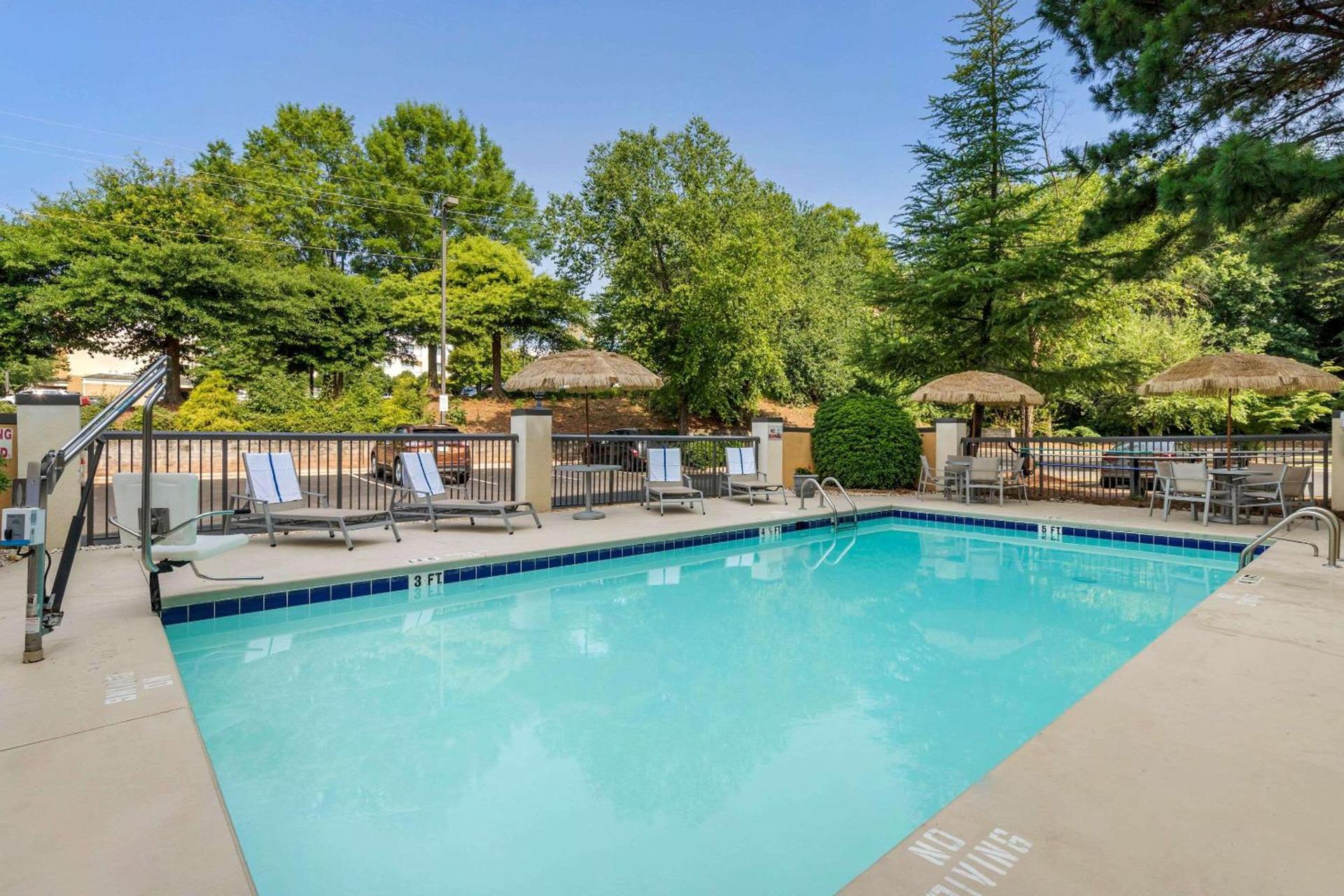 Comfort Suites Gastonia - Charlotte photo 26