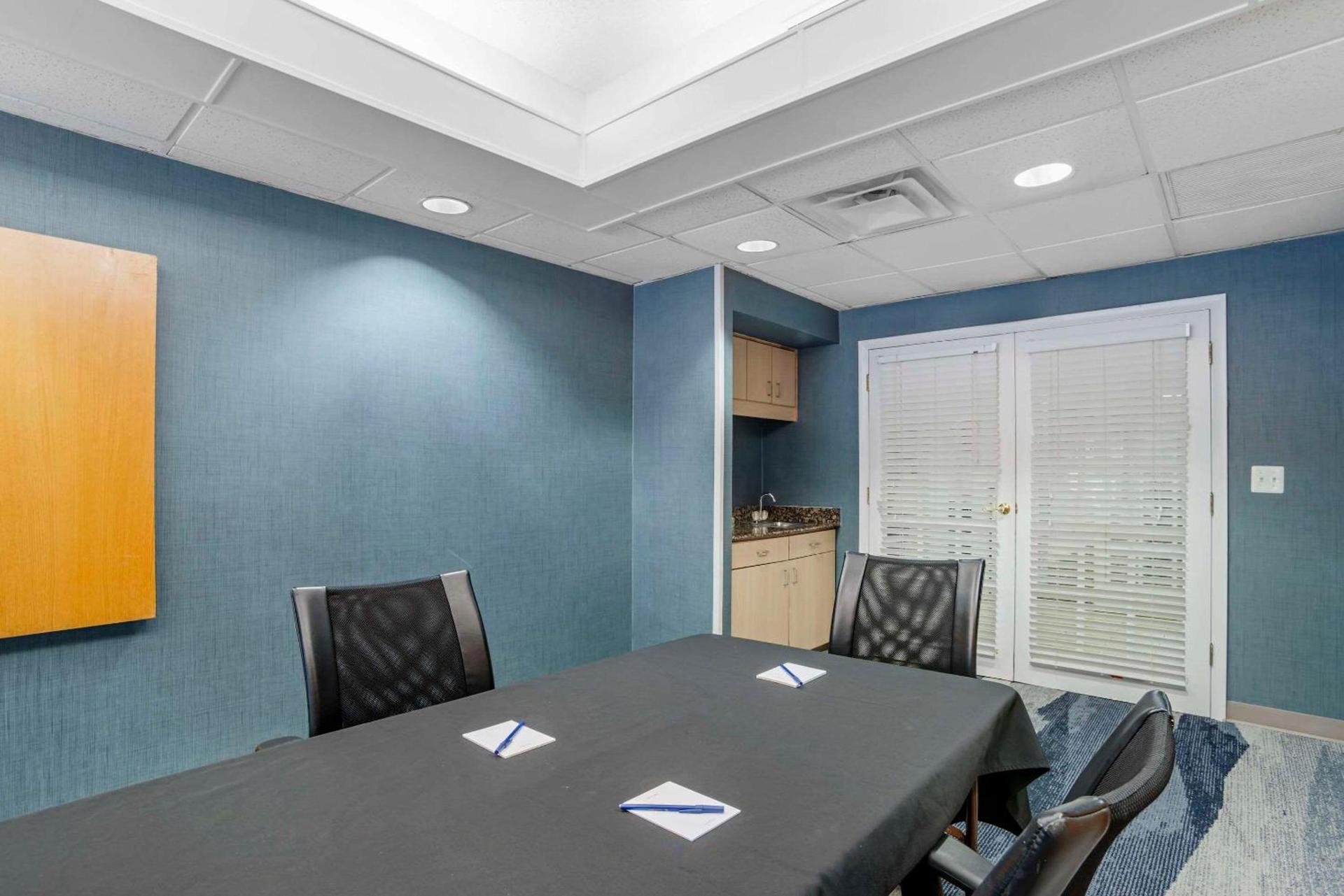 Comfort Suites Gastonia - Charlotte photo 31
