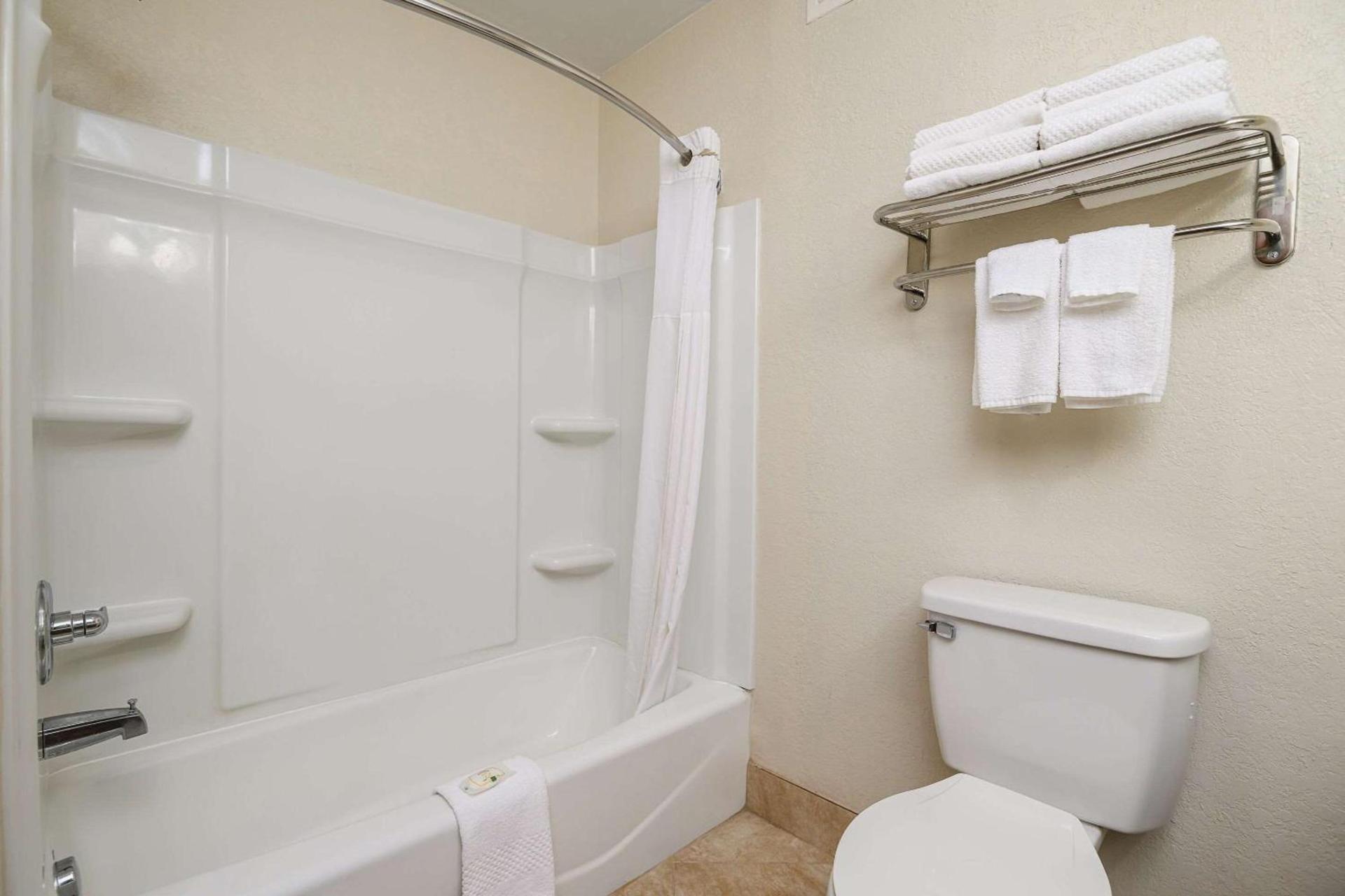 Quality Inn & Suites Lexington South photo 20