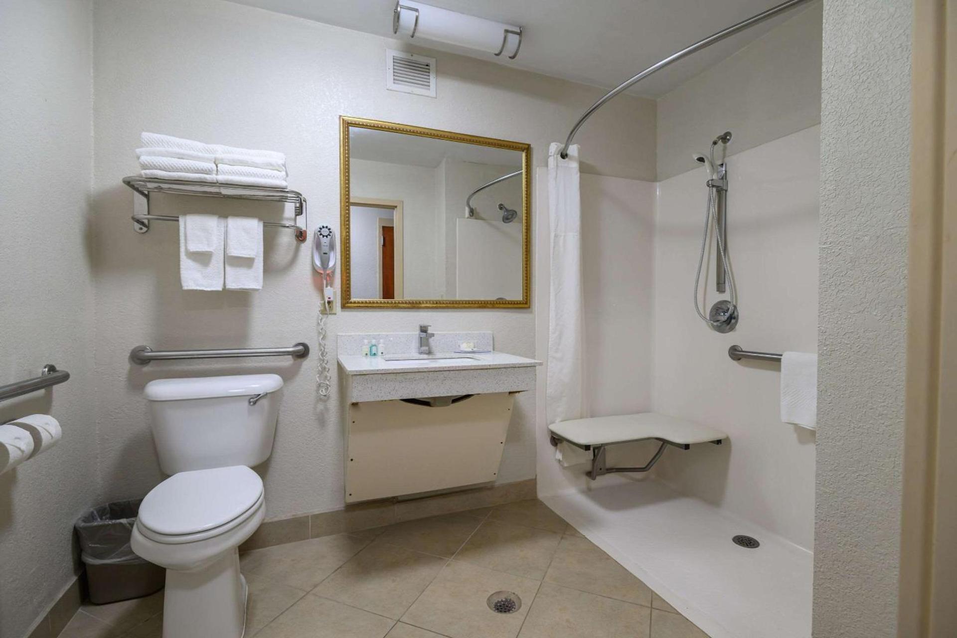 Quality Inn & Suites Lexington South photo 21