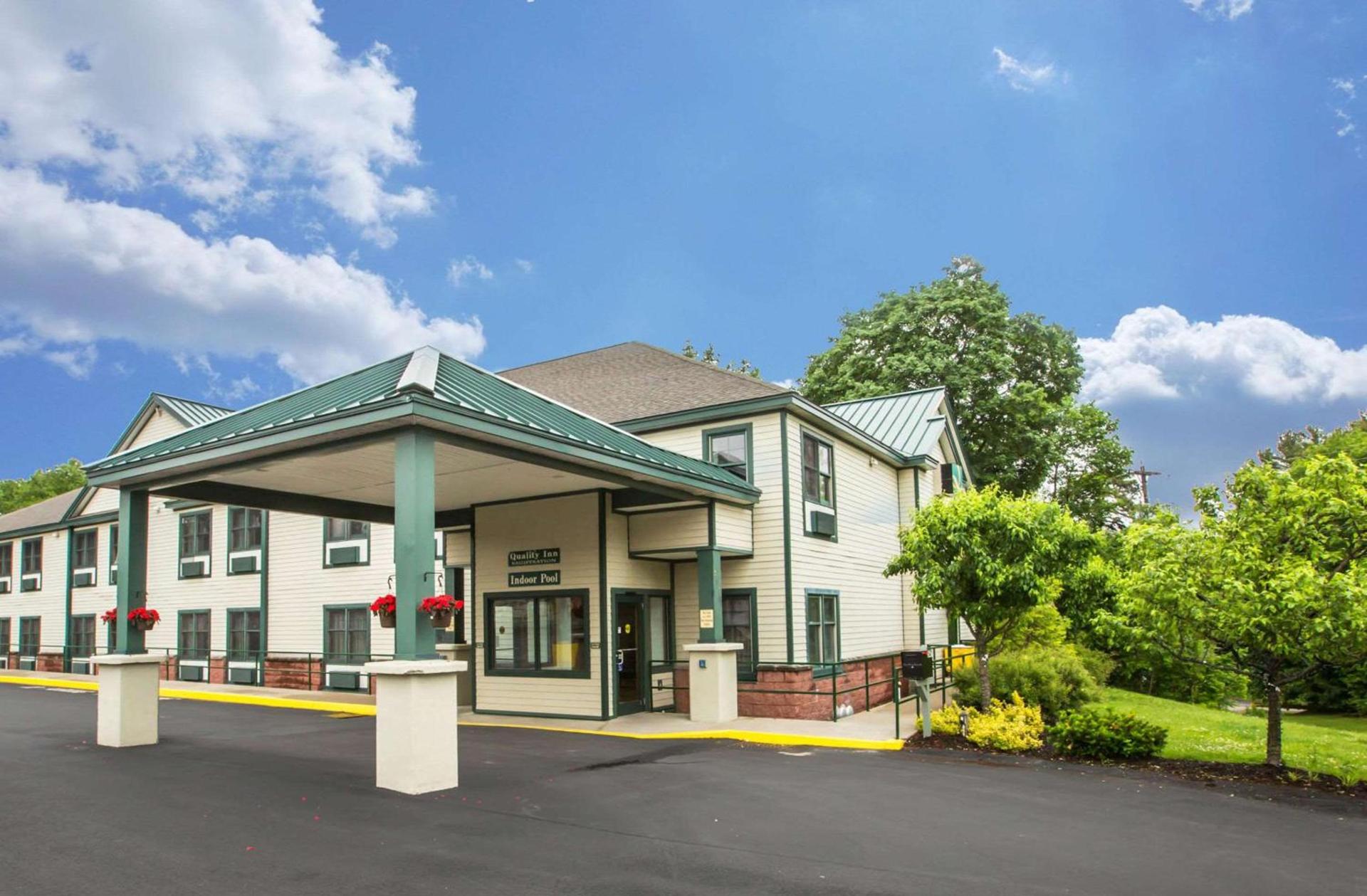 Econo Lodge Glens Falls - Lake George photo 2