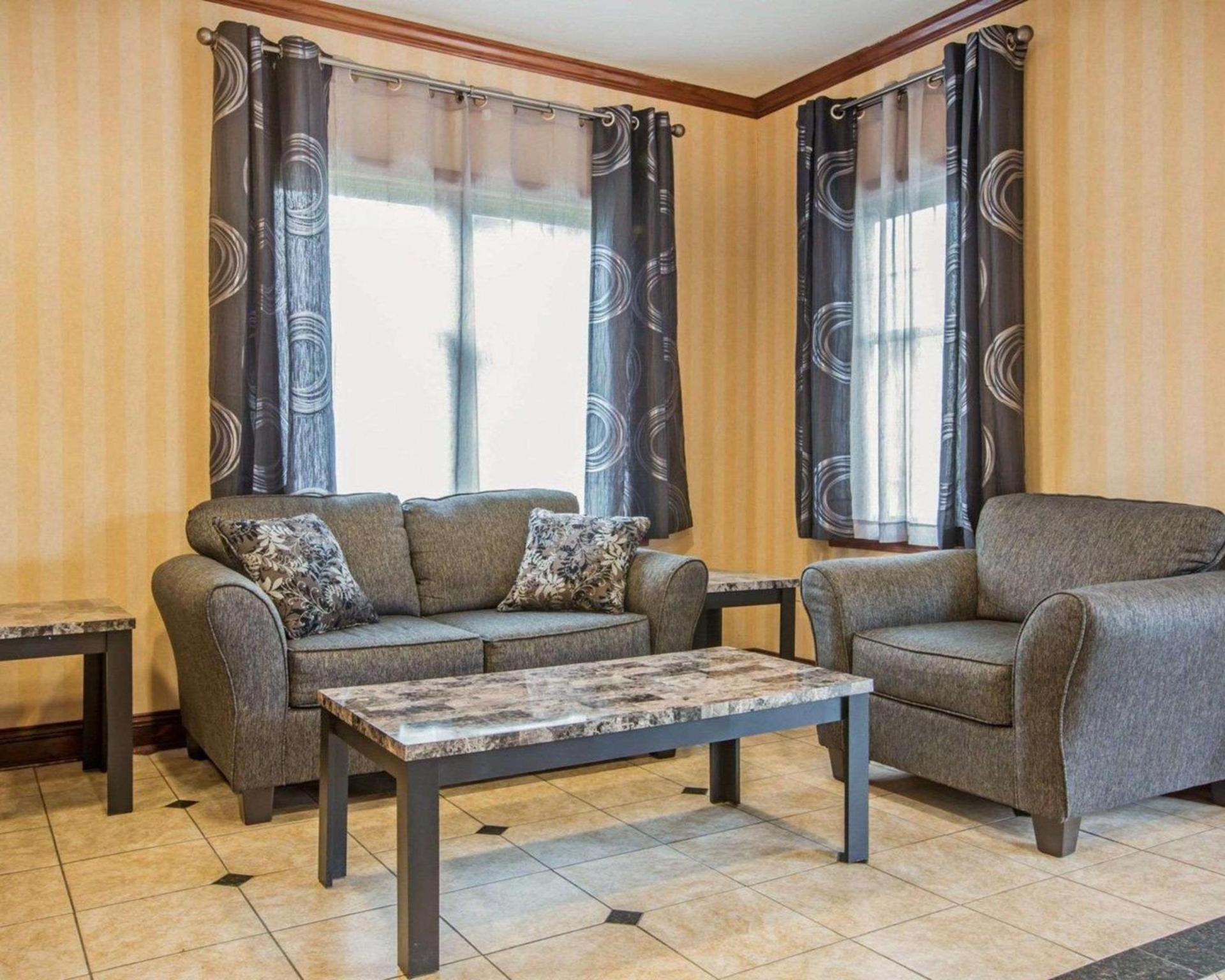 Econo Lodge Glens Falls - Lake George photo 3