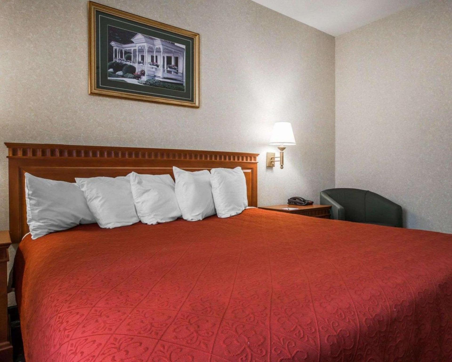 Econo Lodge Glens Falls - Lake George photo 5