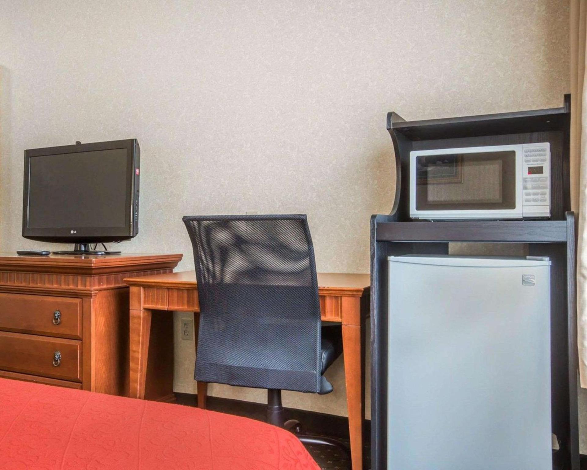 Econo Lodge Glens Falls - Lake George photo 6