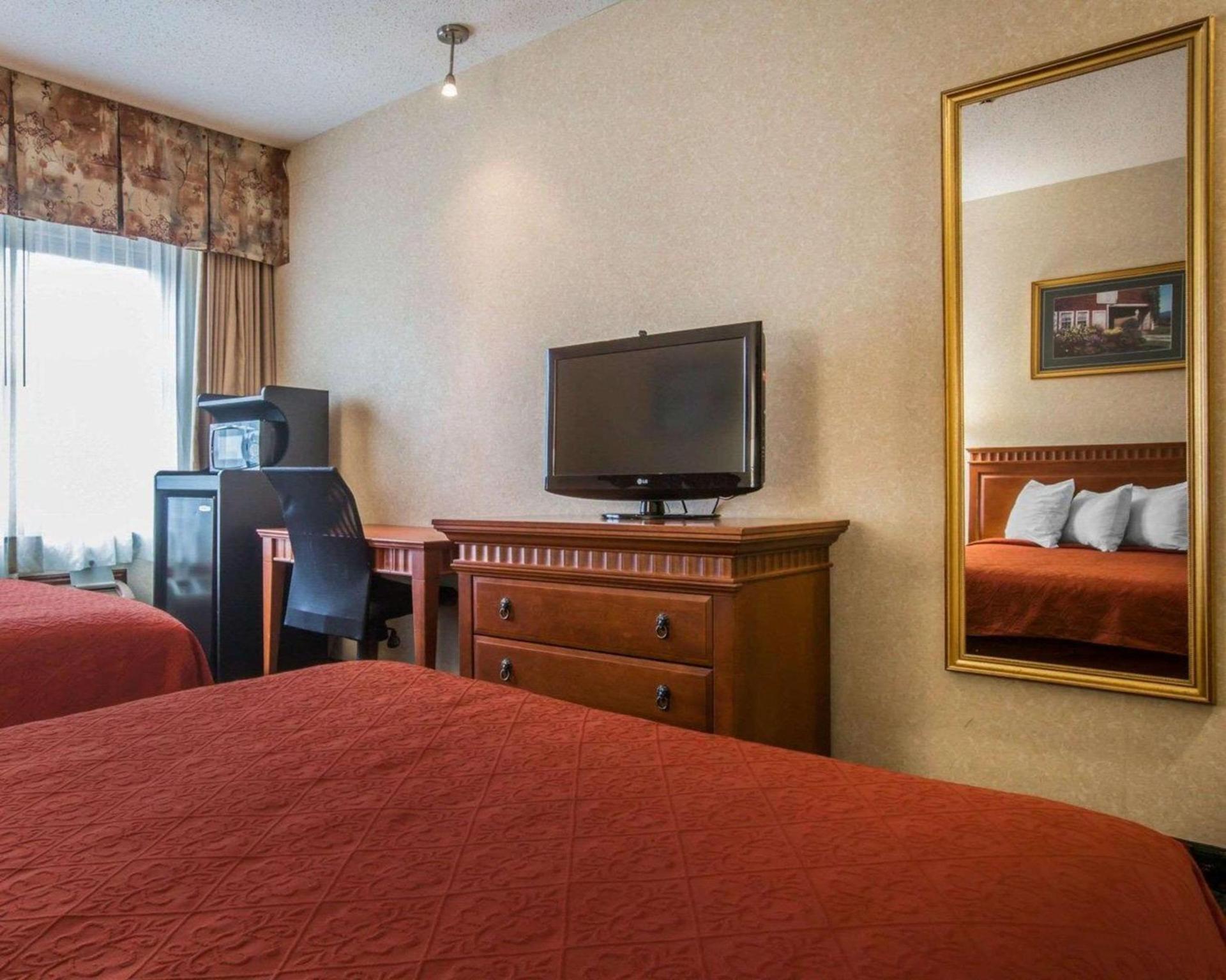 Econo Lodge Glens Falls - Lake George photo 9